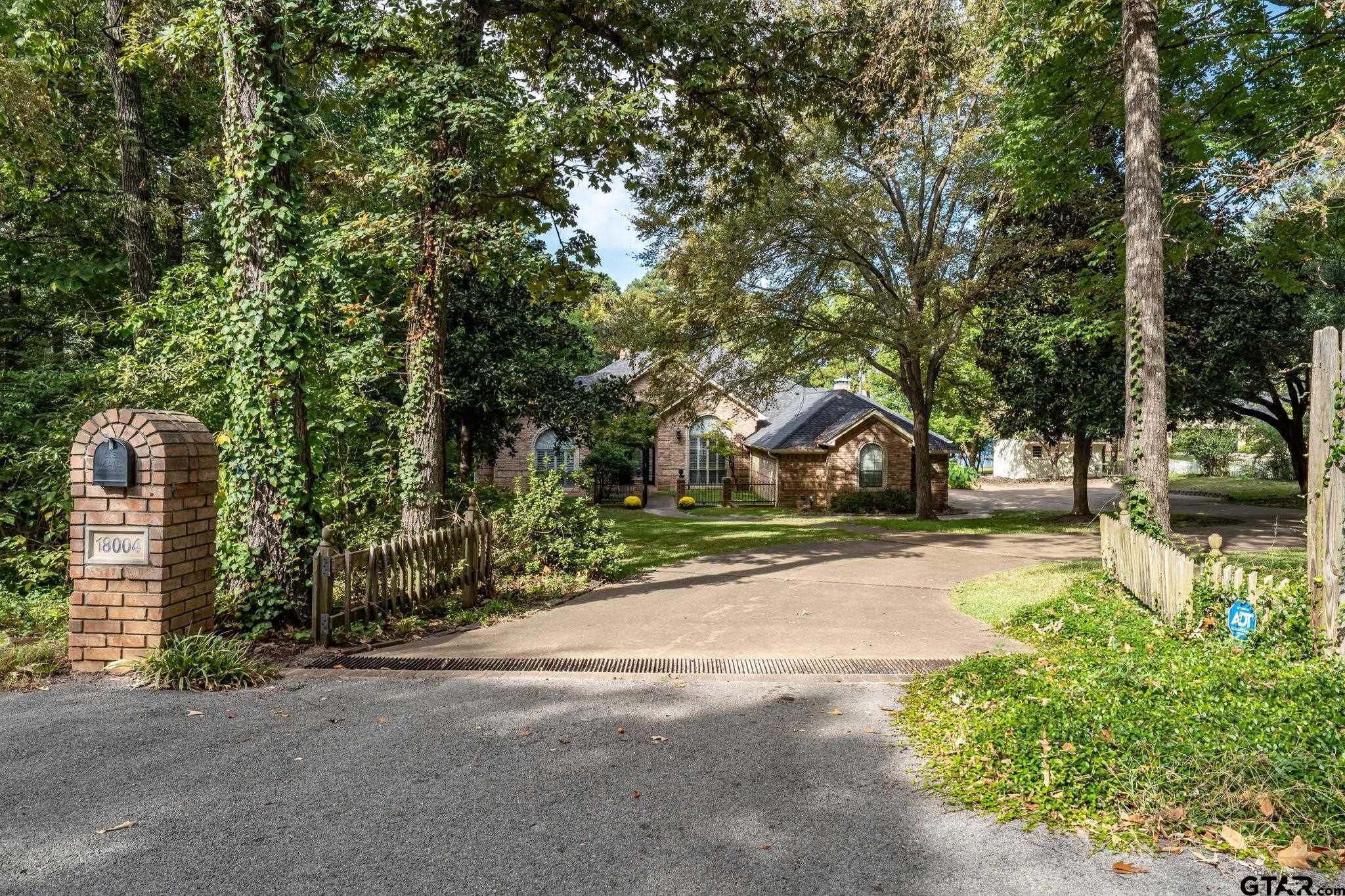 18004 Lookout Valley