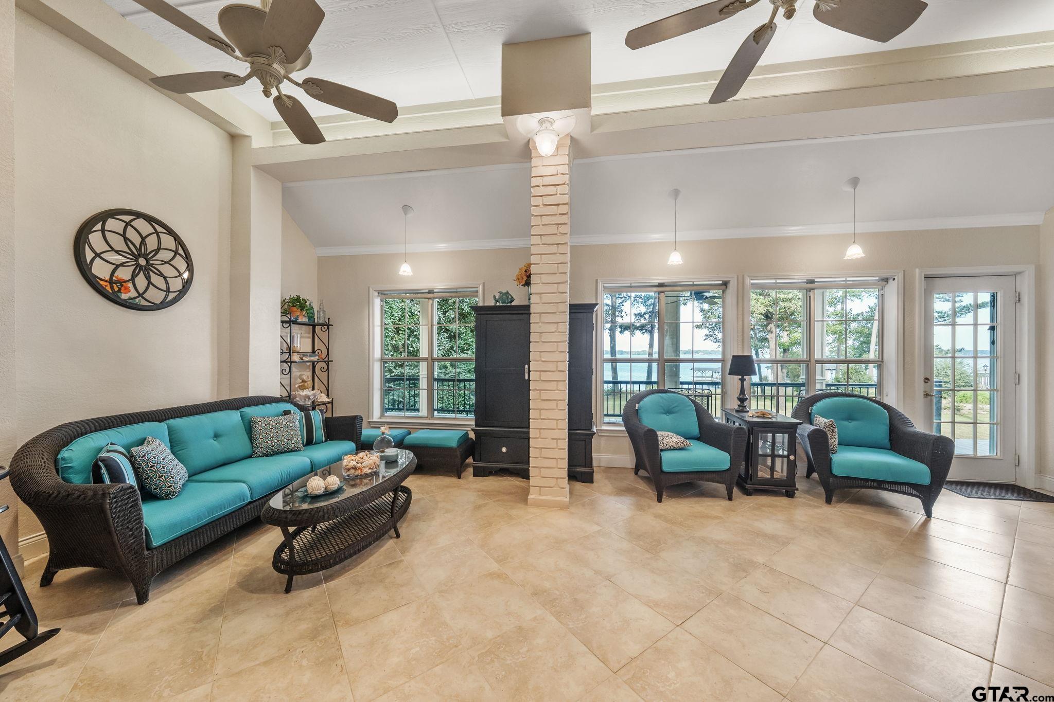 18004 Lookout Valley