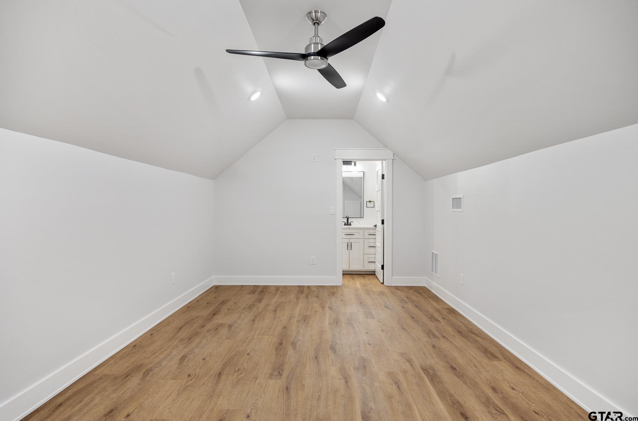 19383 Ridge Point Cir