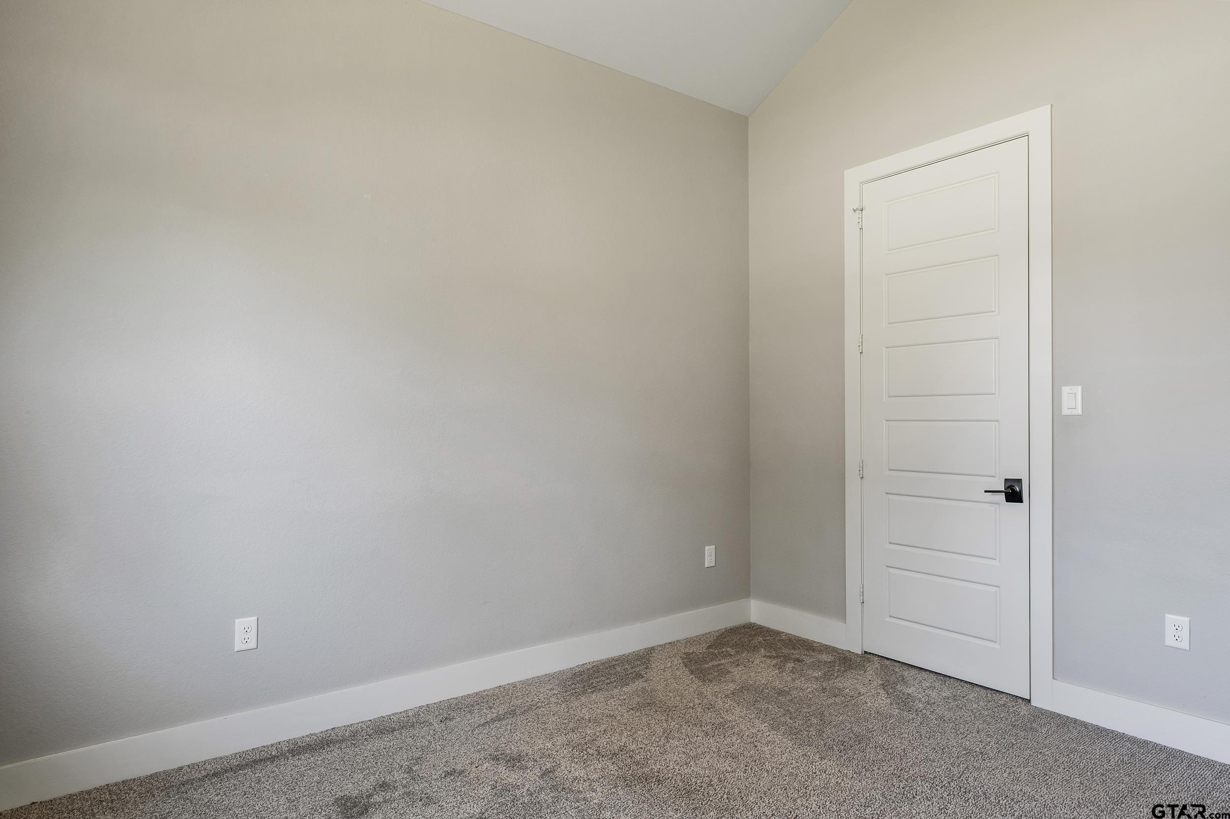 7580 Northlake Drive