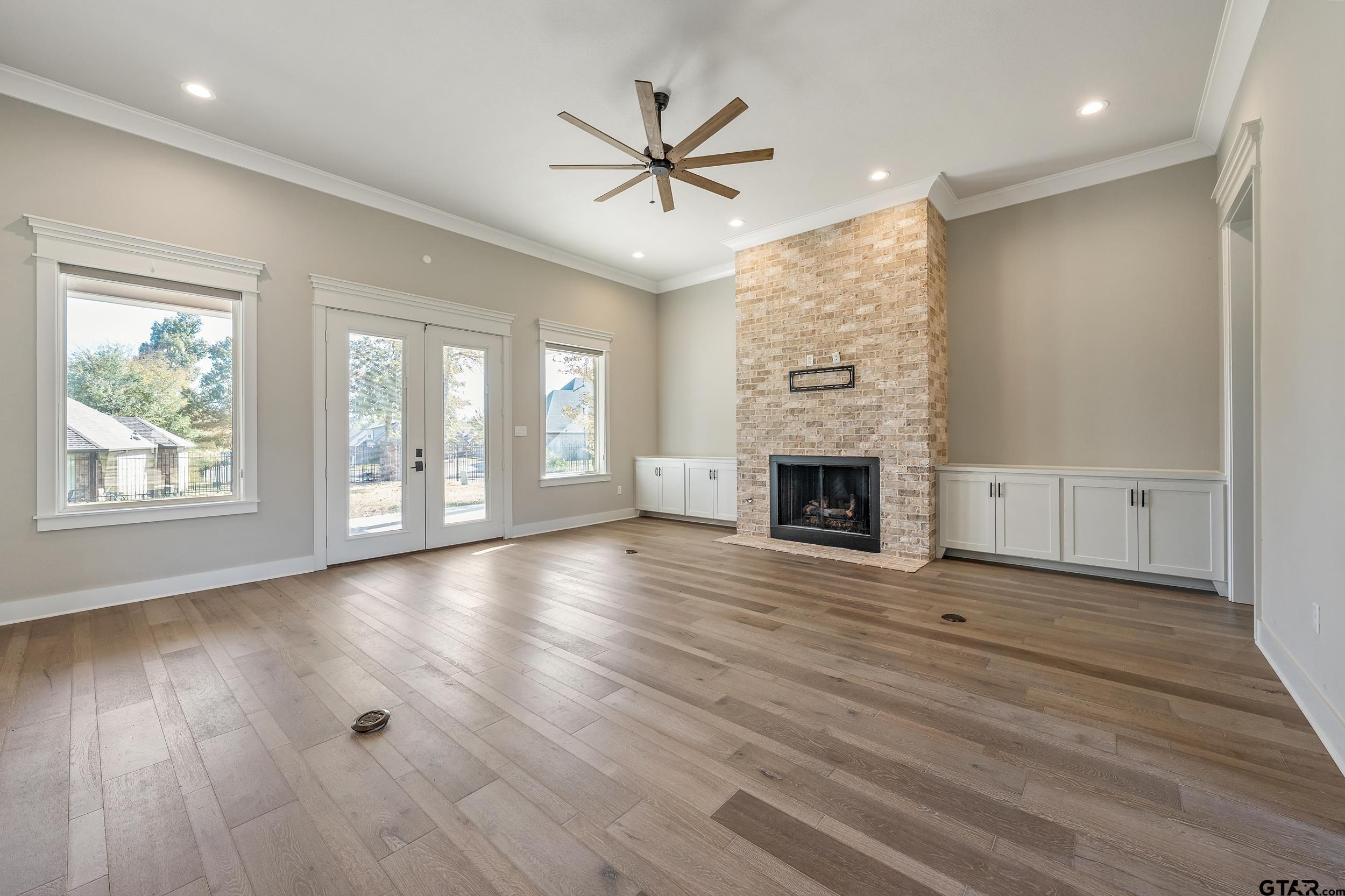 7580 Northlake Drive