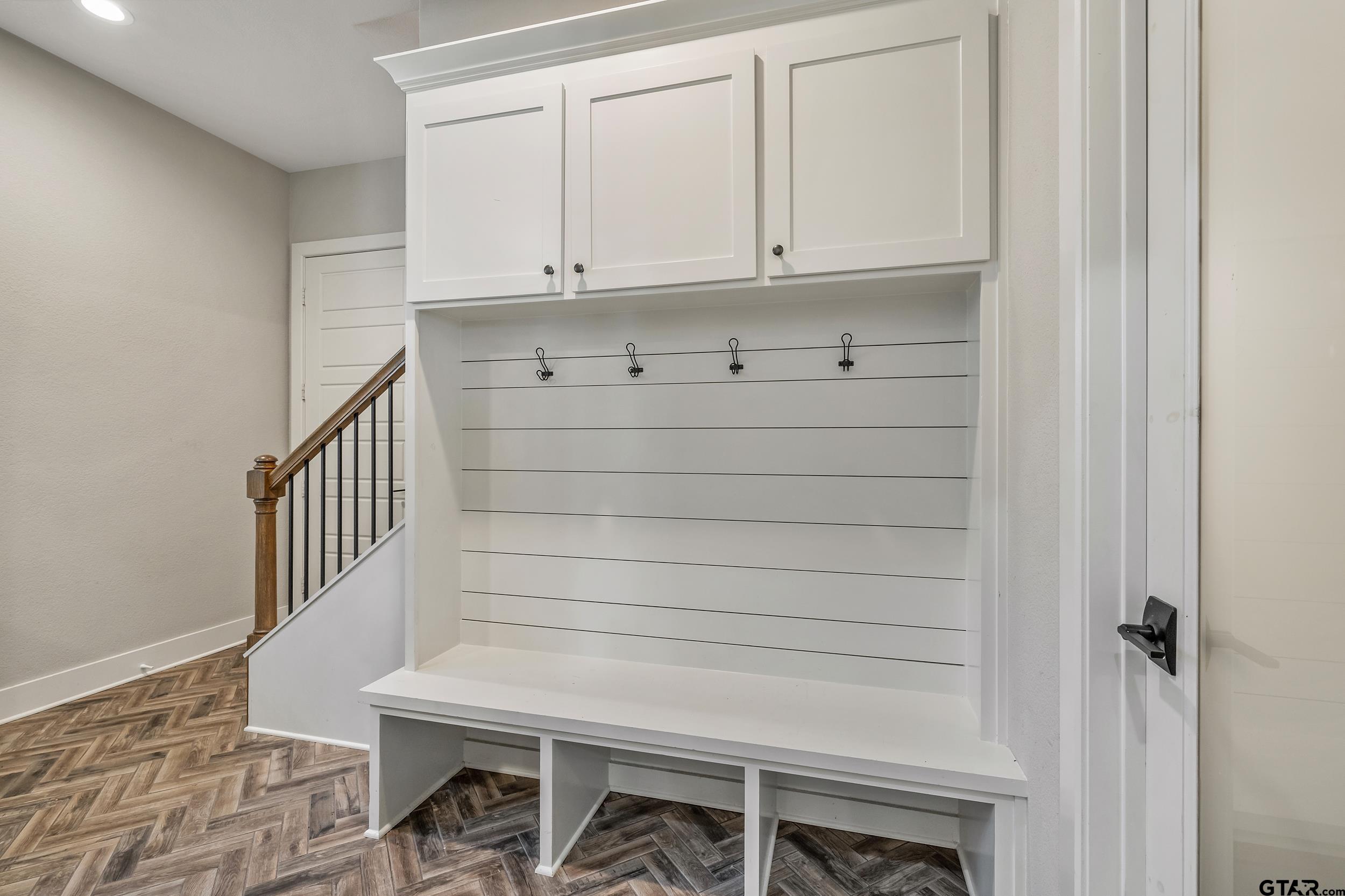 7580 Northlake Drive