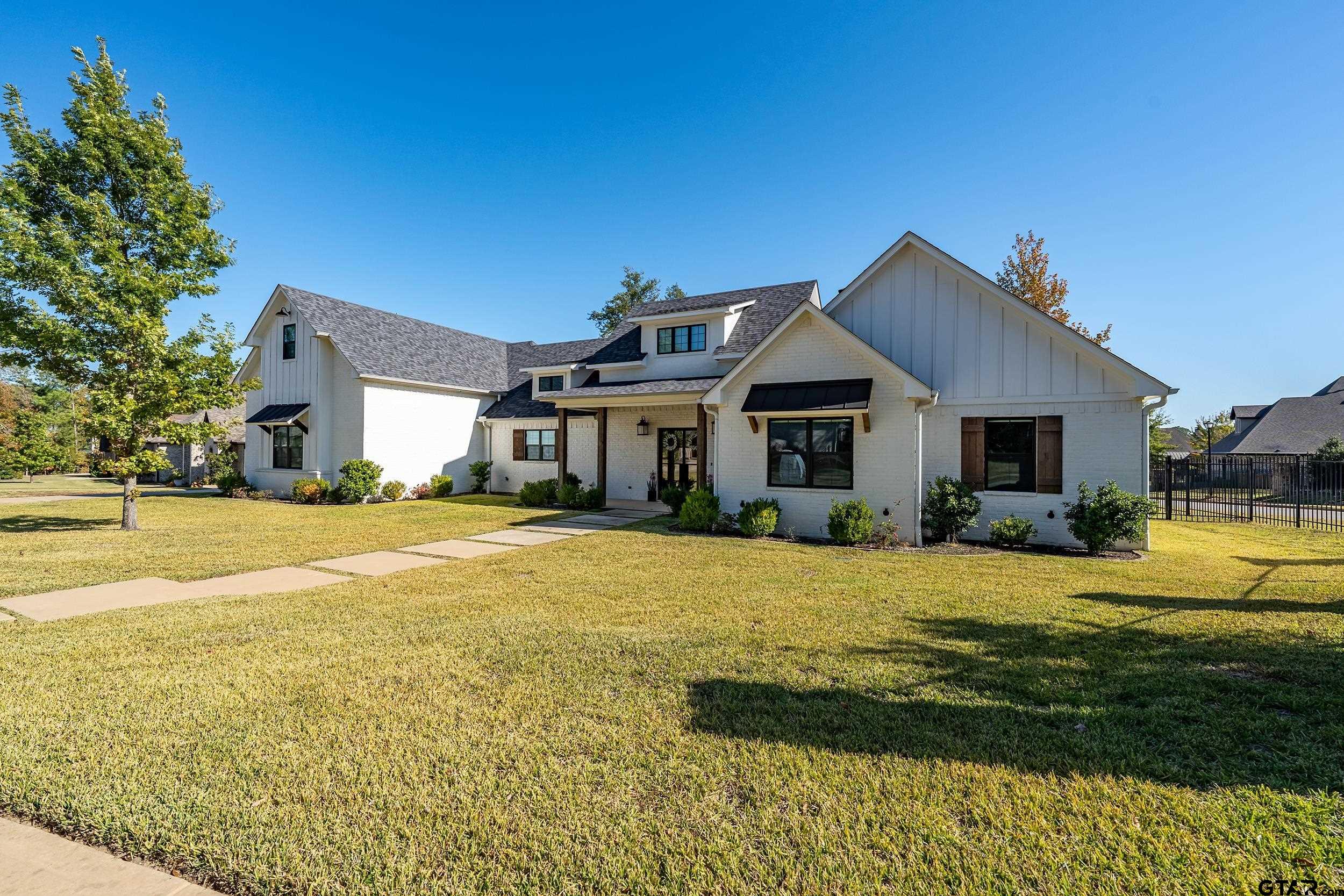 7580 Northlake Drive