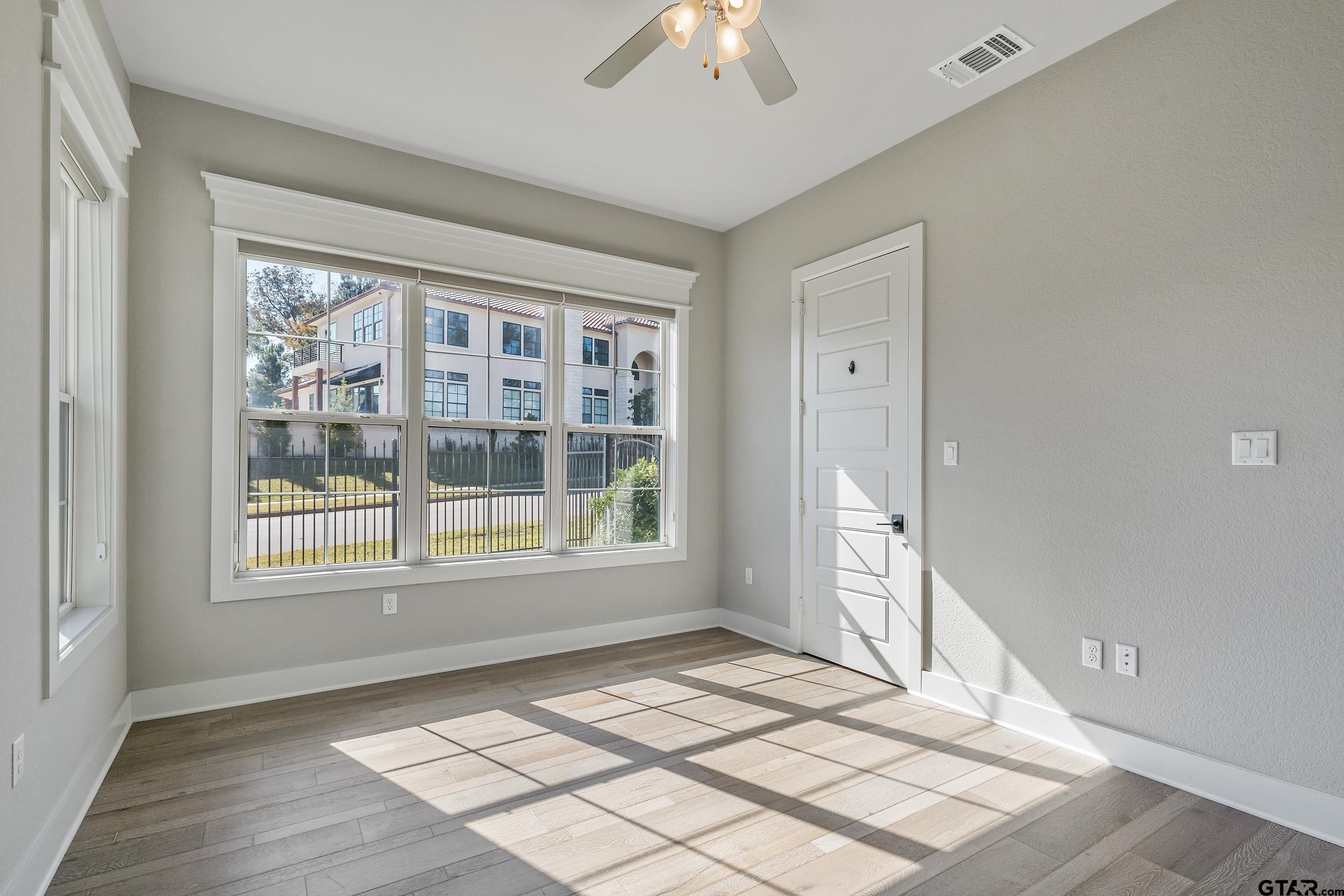 7580 Northlake Drive