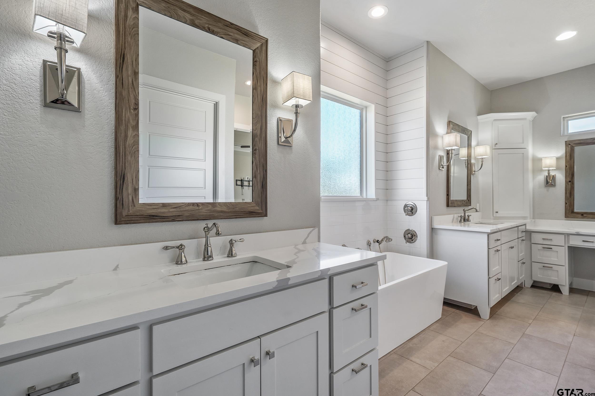 7580 Northlake Drive