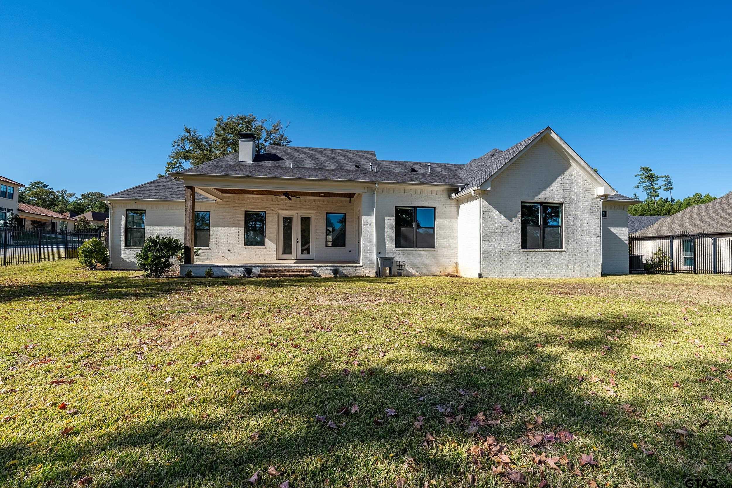 7580 Northlake Drive