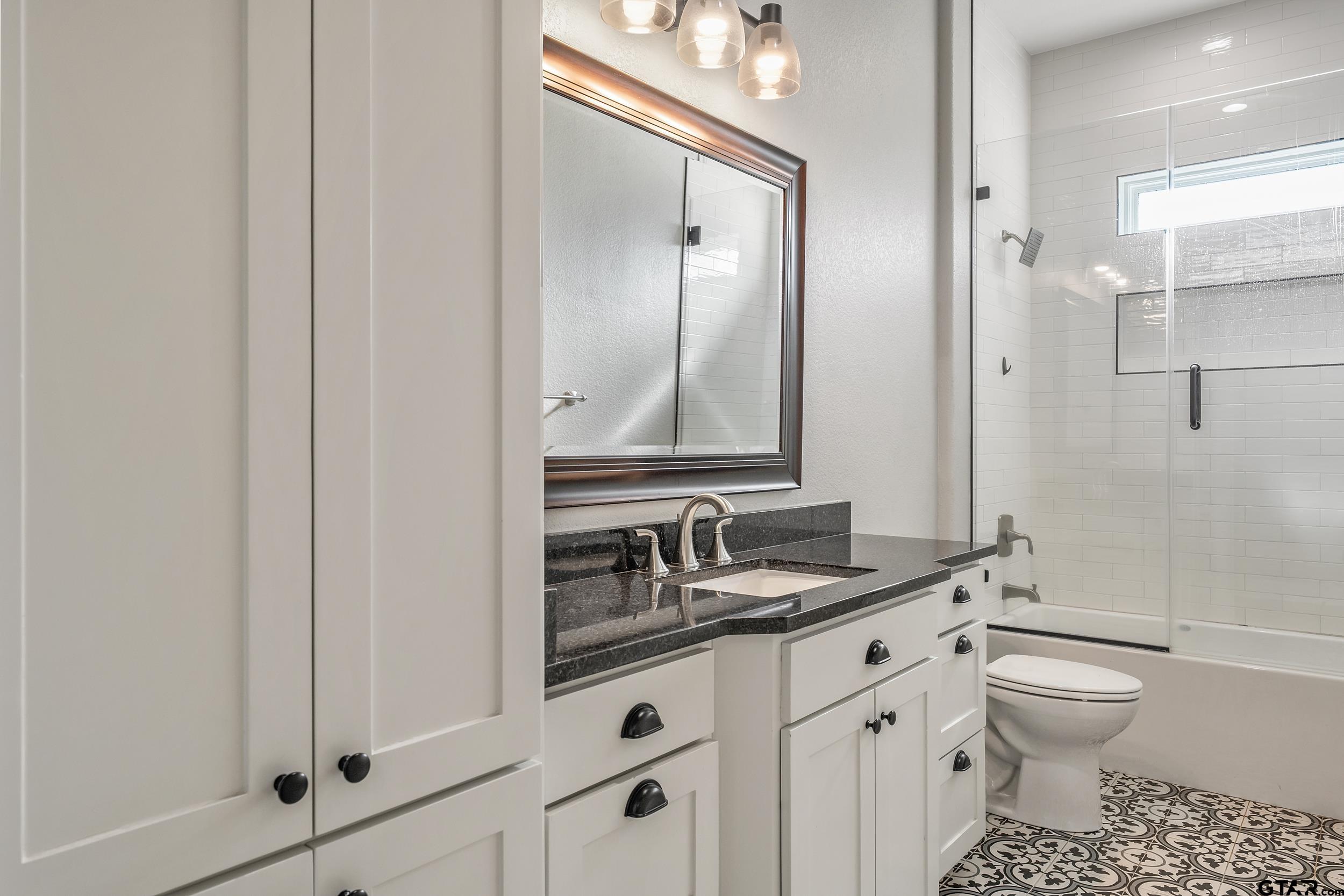 7580 Northlake Drive