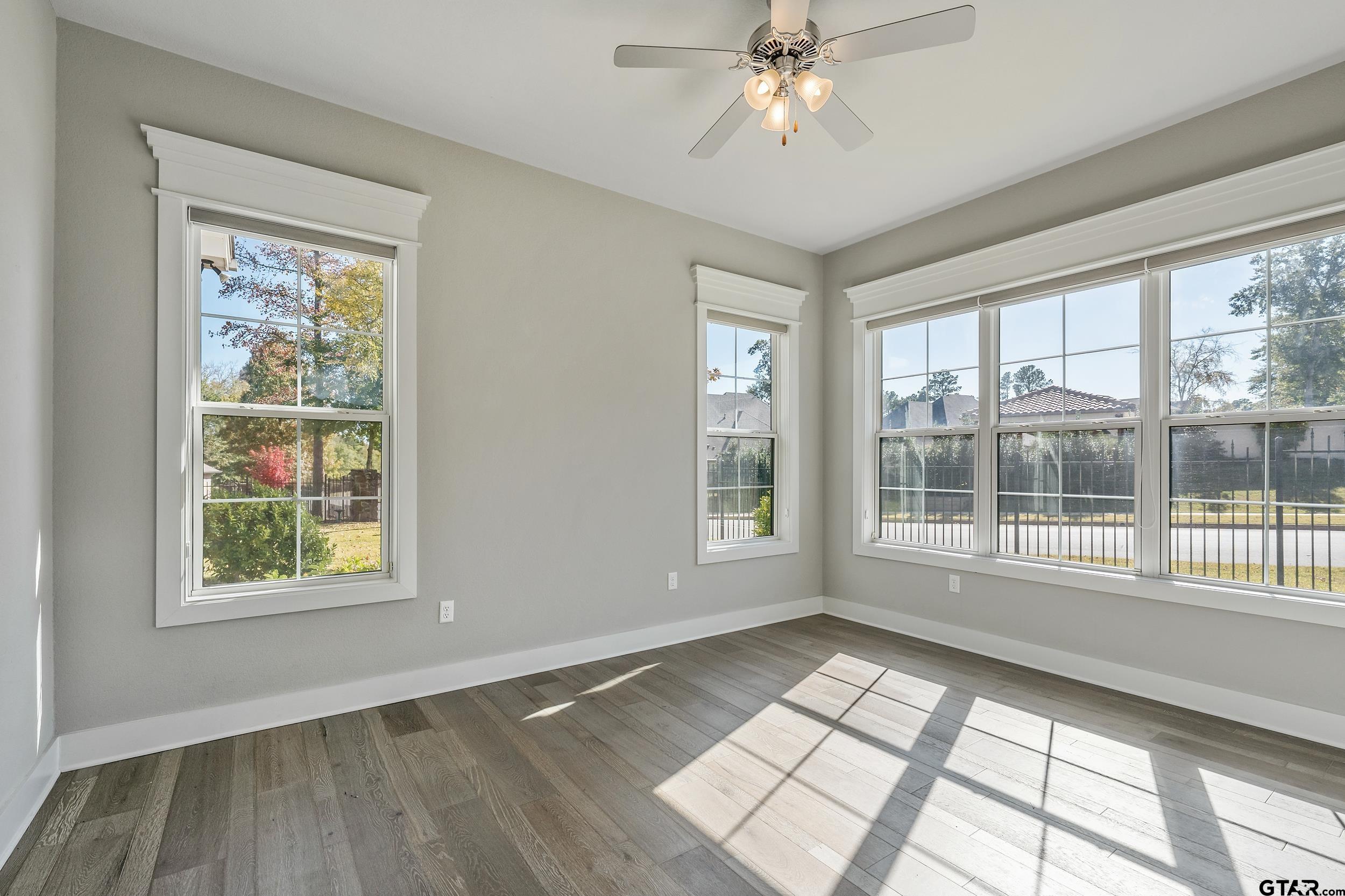 7580 Northlake Drive