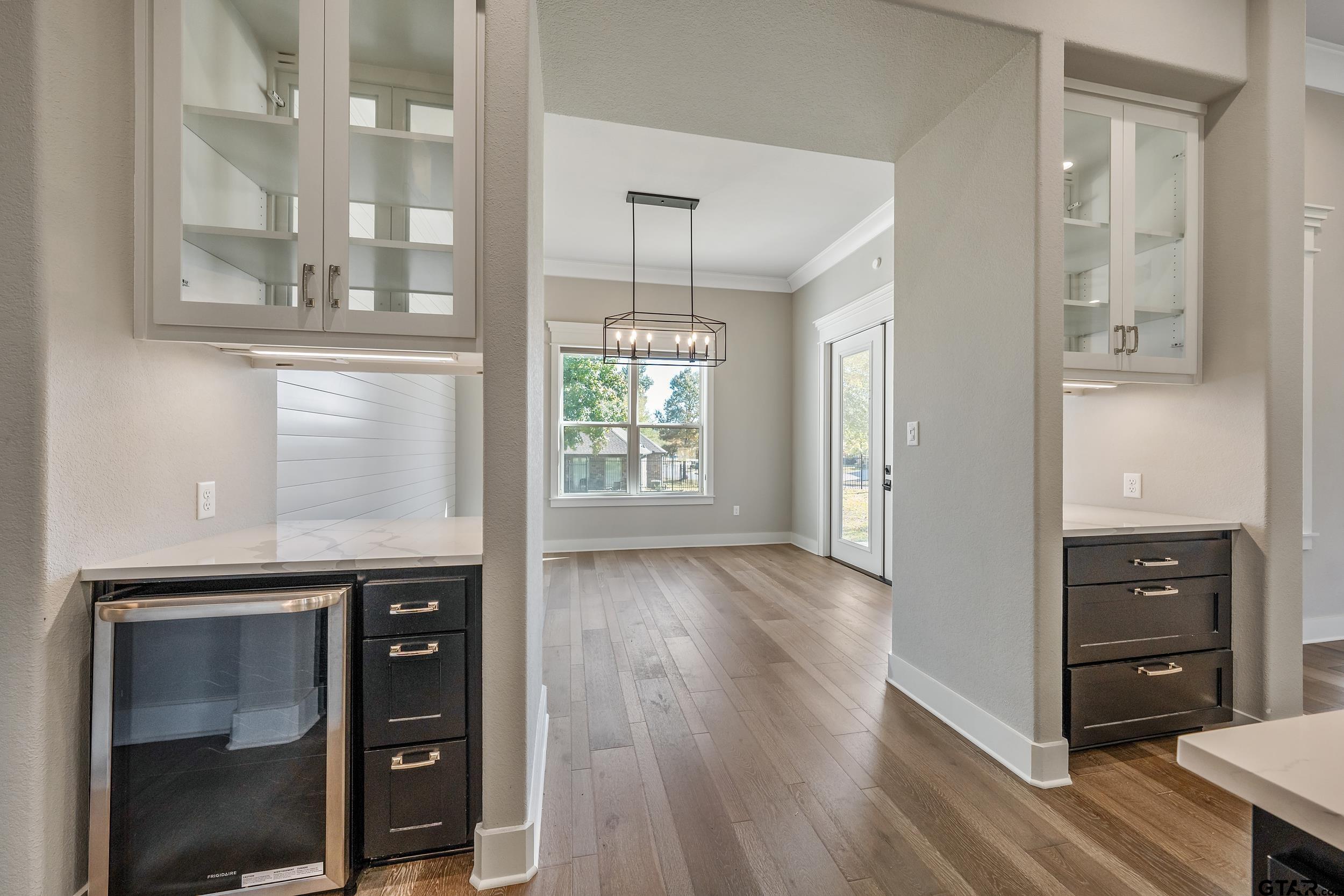 7580 Northlake Drive