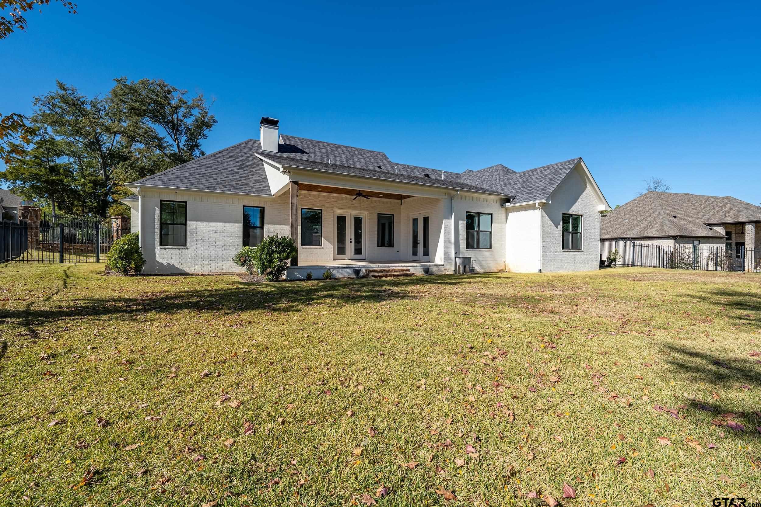 7580 Northlake Drive