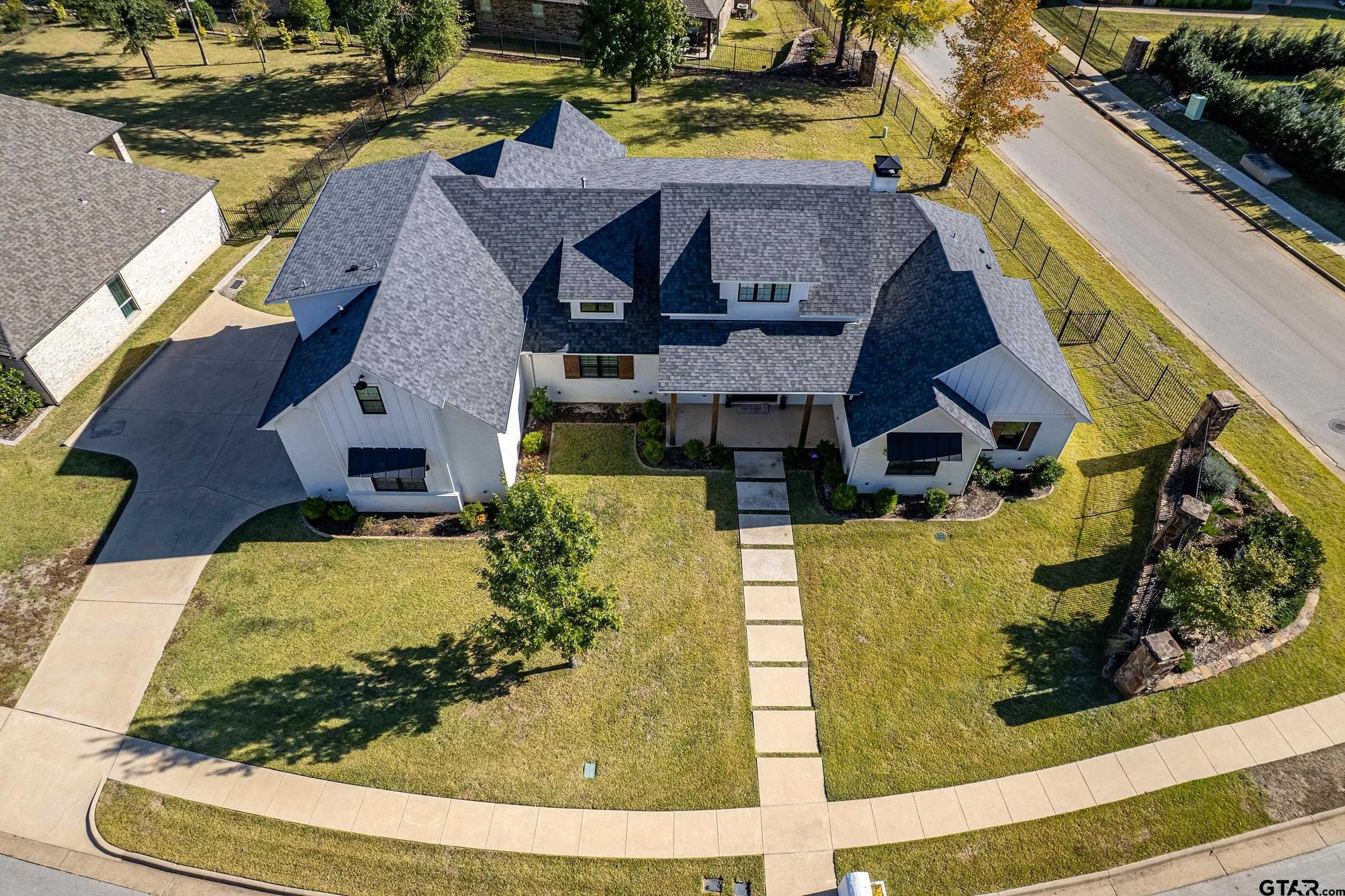 7580 Northlake Drive