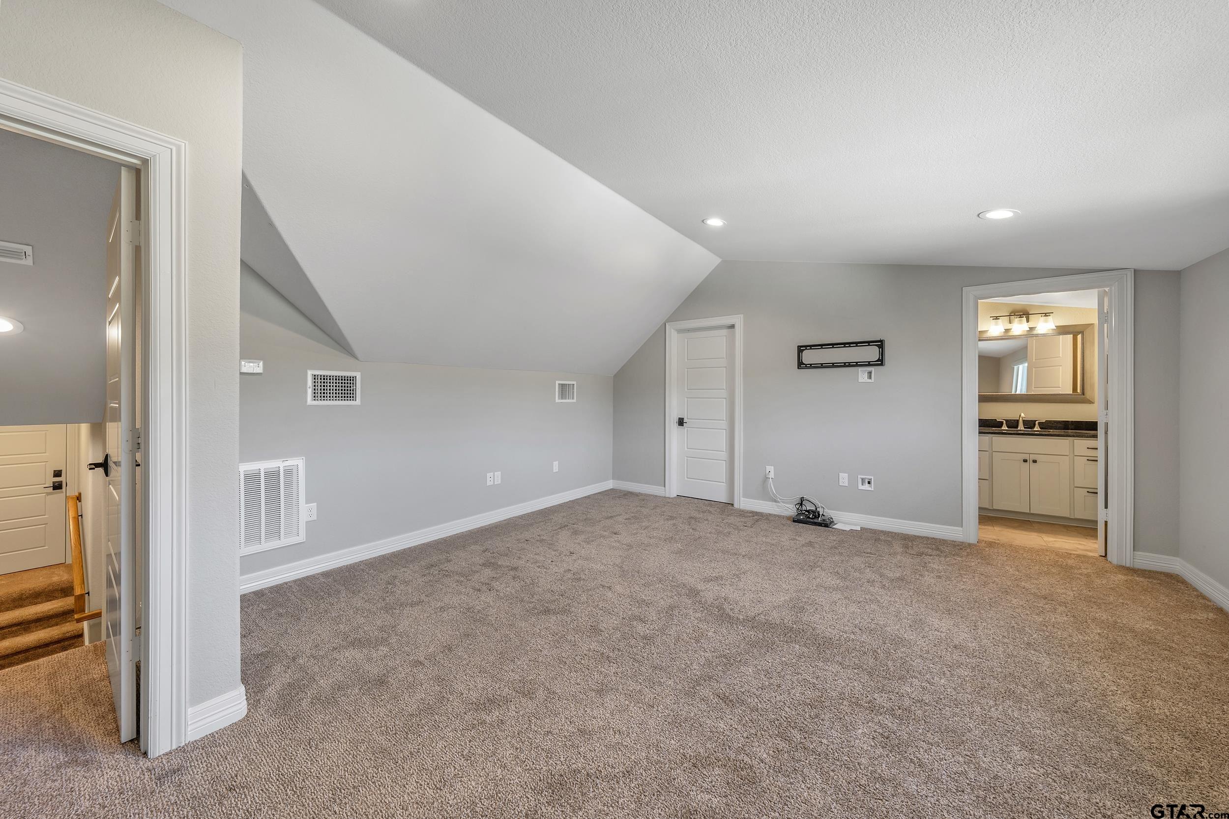 7580 Northlake Drive