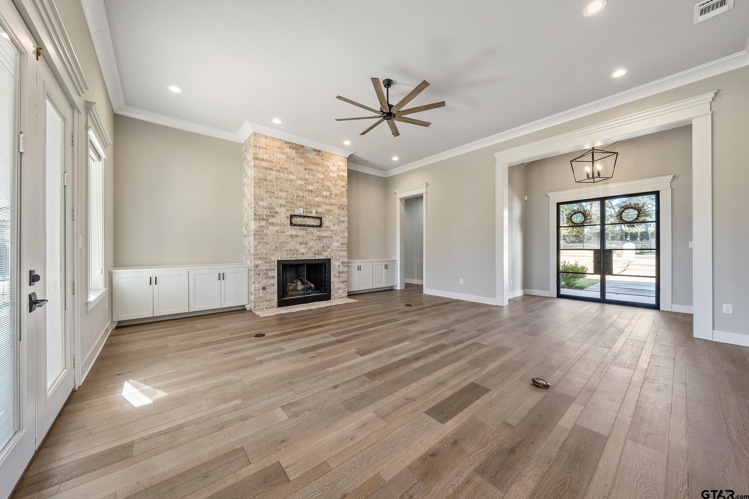 7580 Northlake Drive