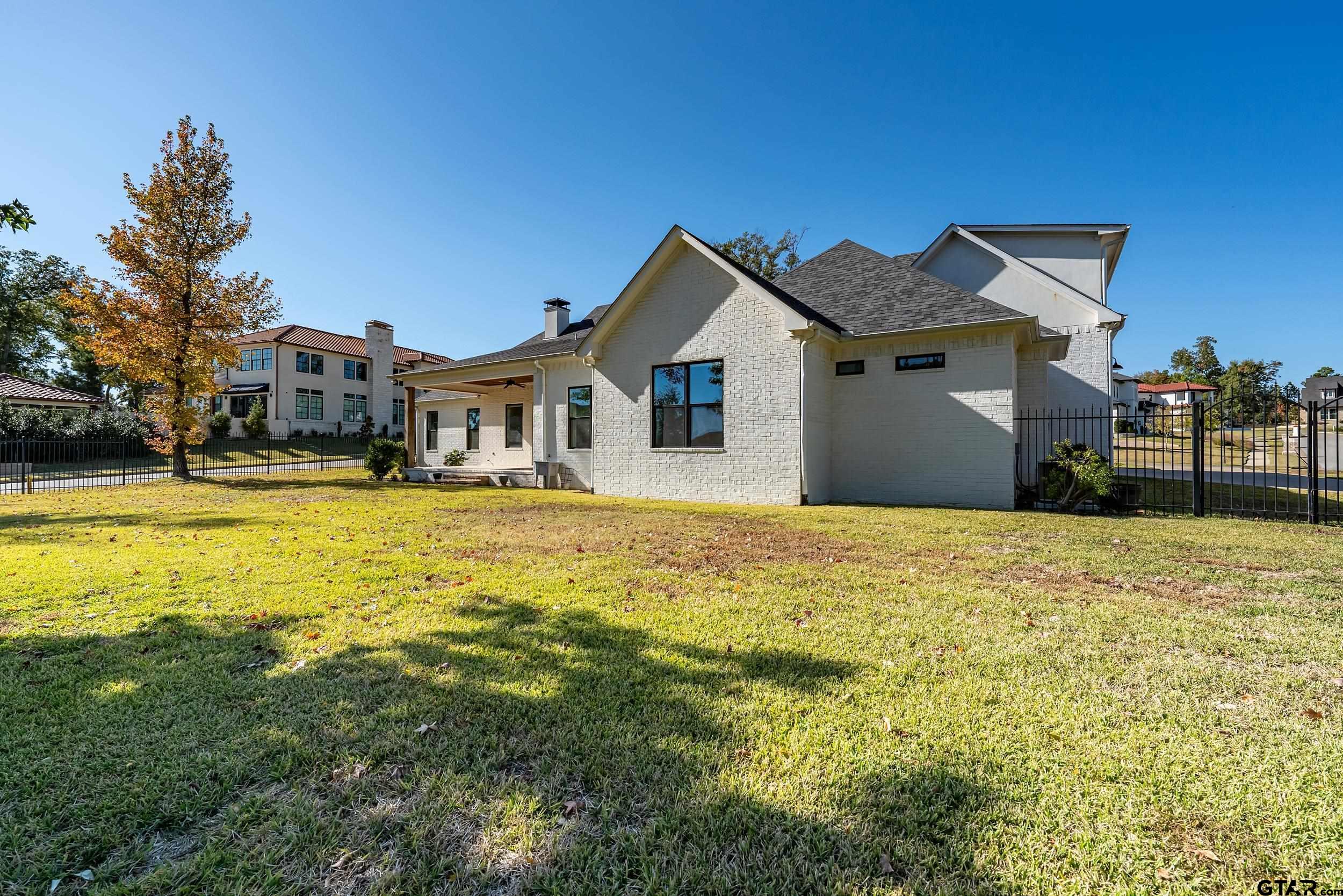 7580 Northlake Drive