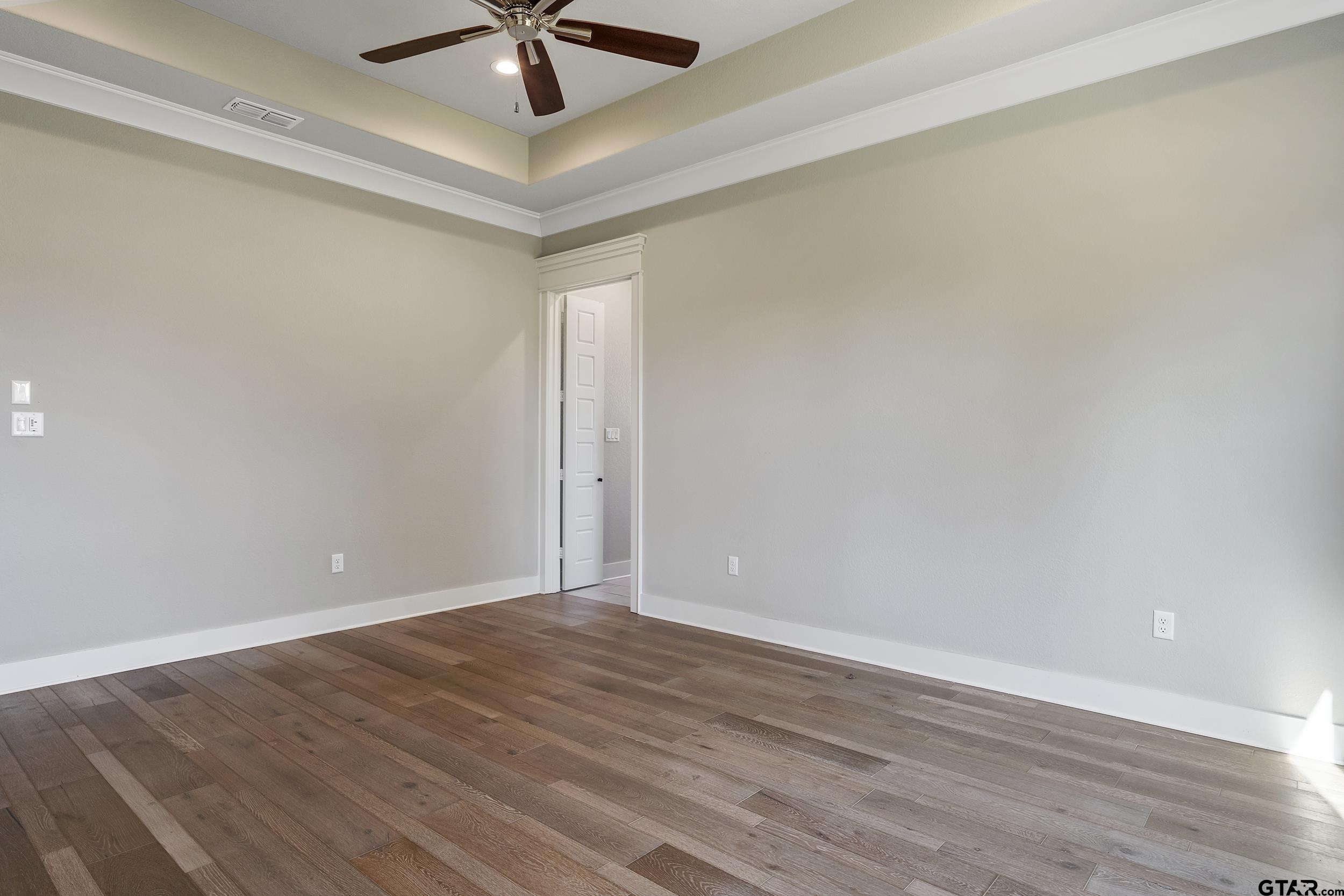 7580 Northlake Drive