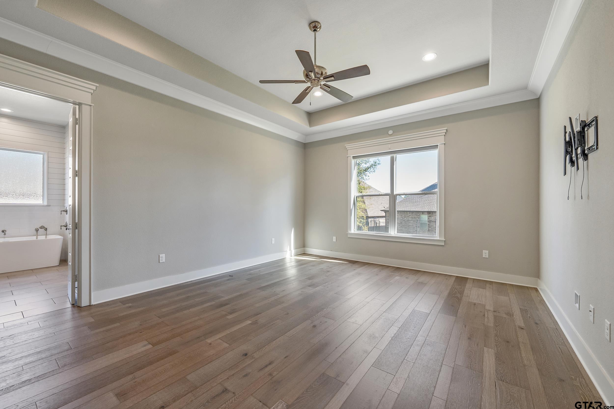 7580 Northlake Drive