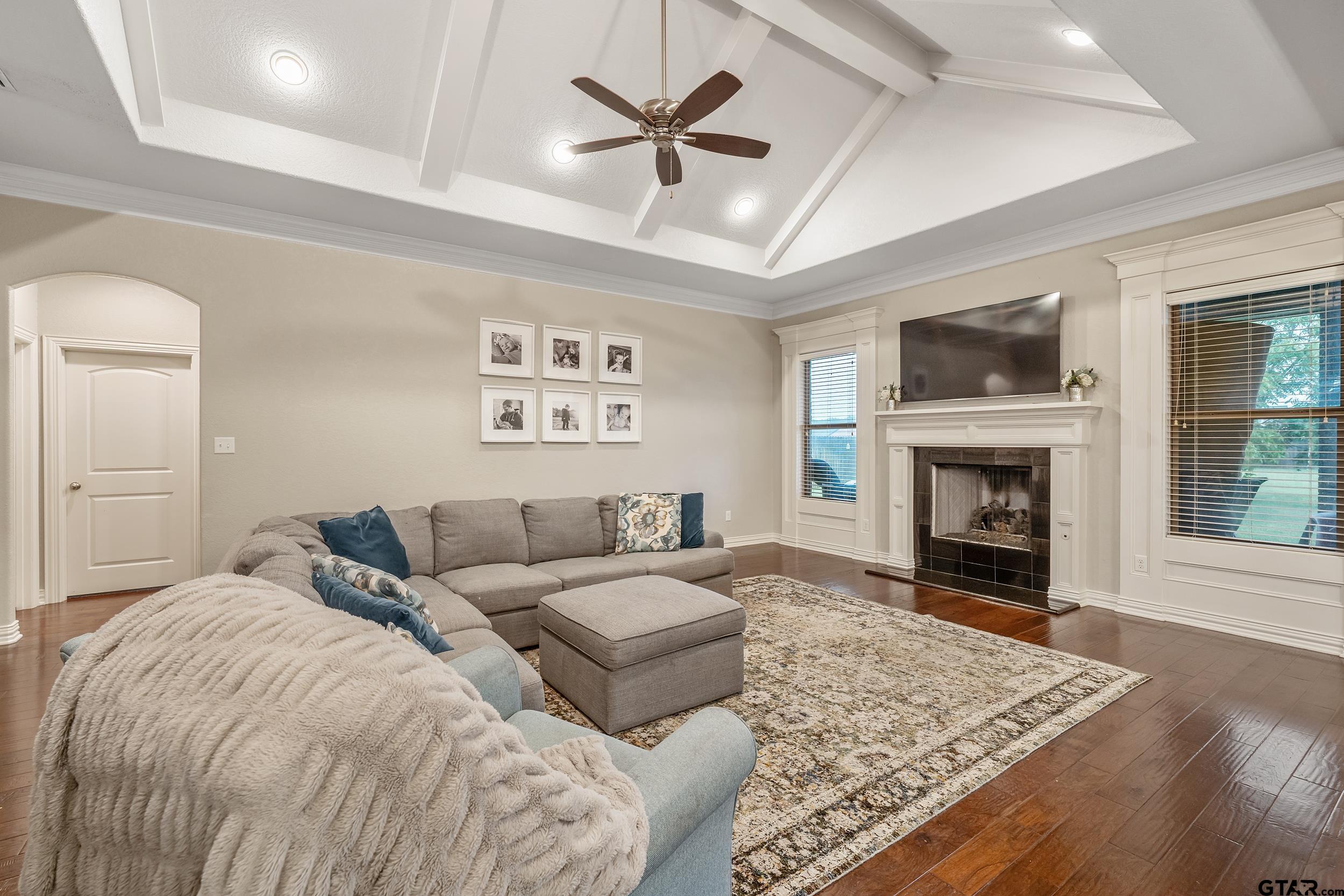 202 Sunnys Halo Blvd