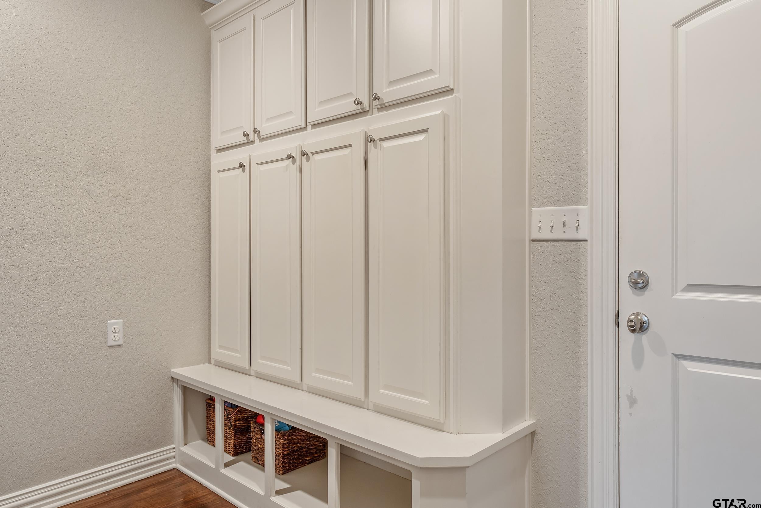 202 Sunnys Halo Blvd