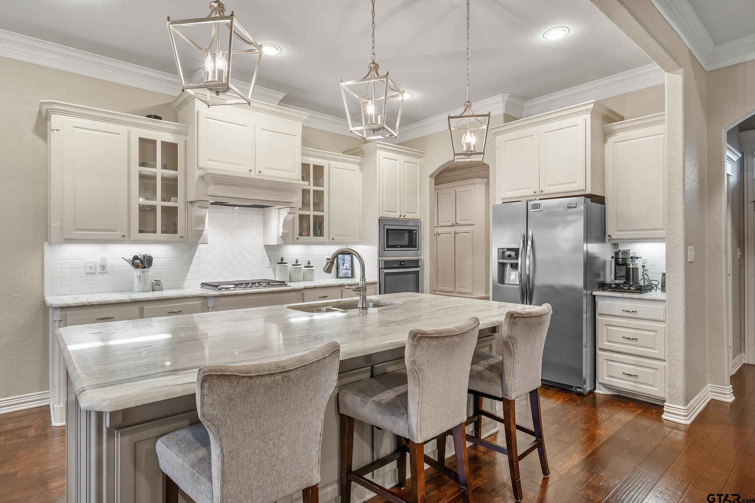 202 Sunnys Halo Blvd