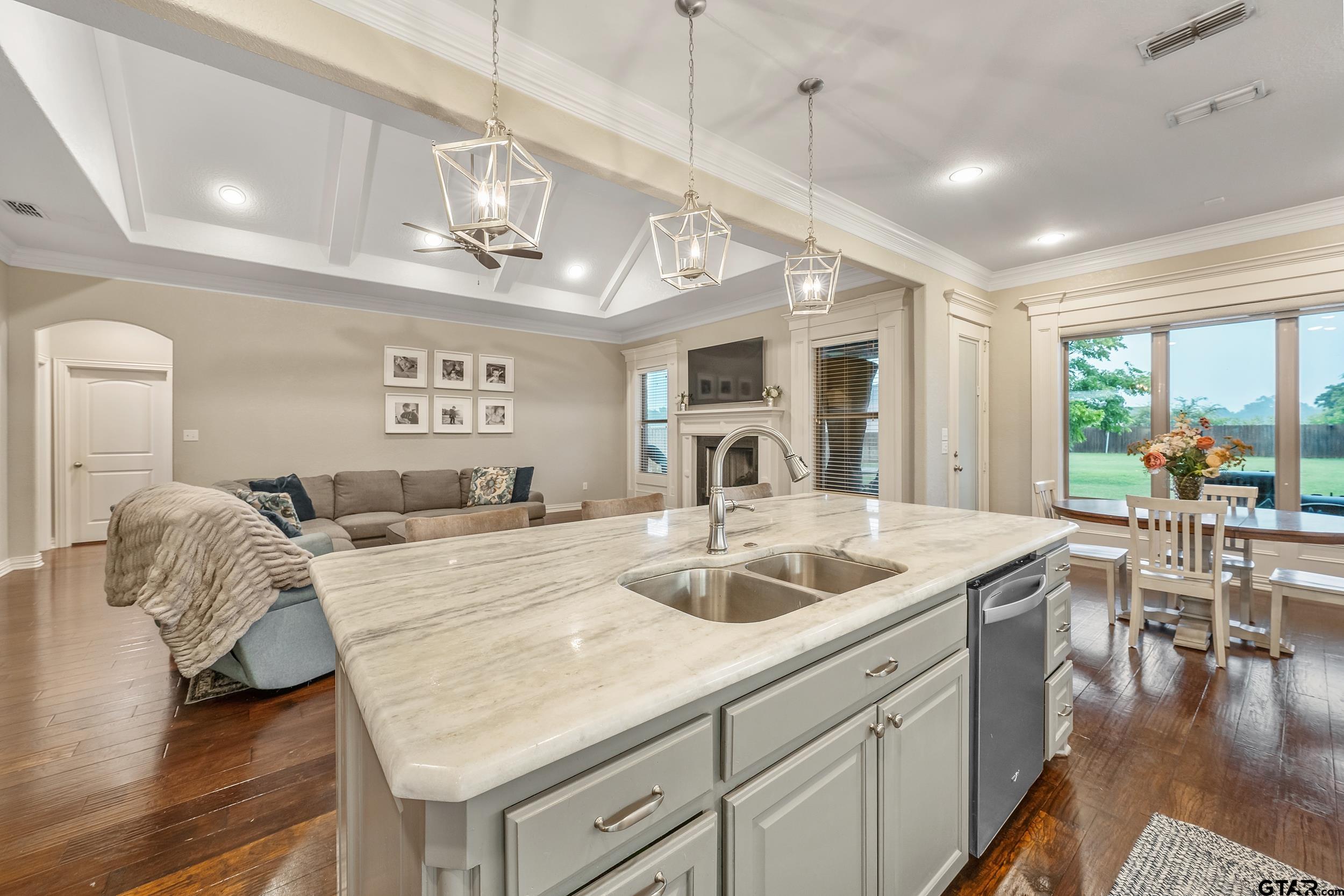 202 Sunnys Halo Blvd