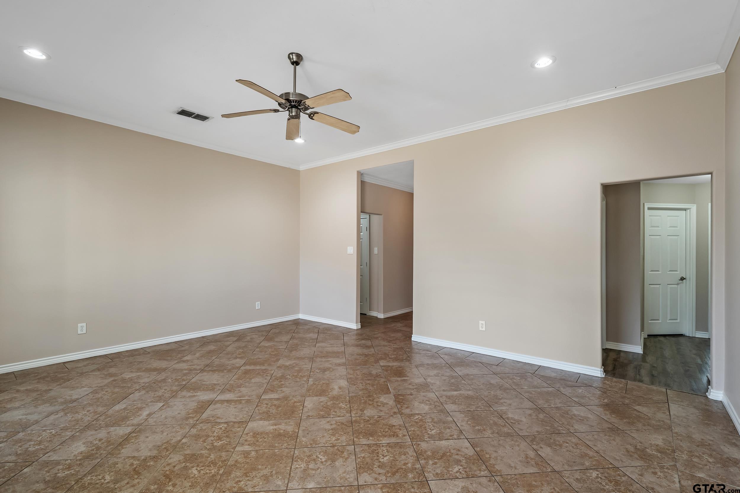 411 Amanda Ct