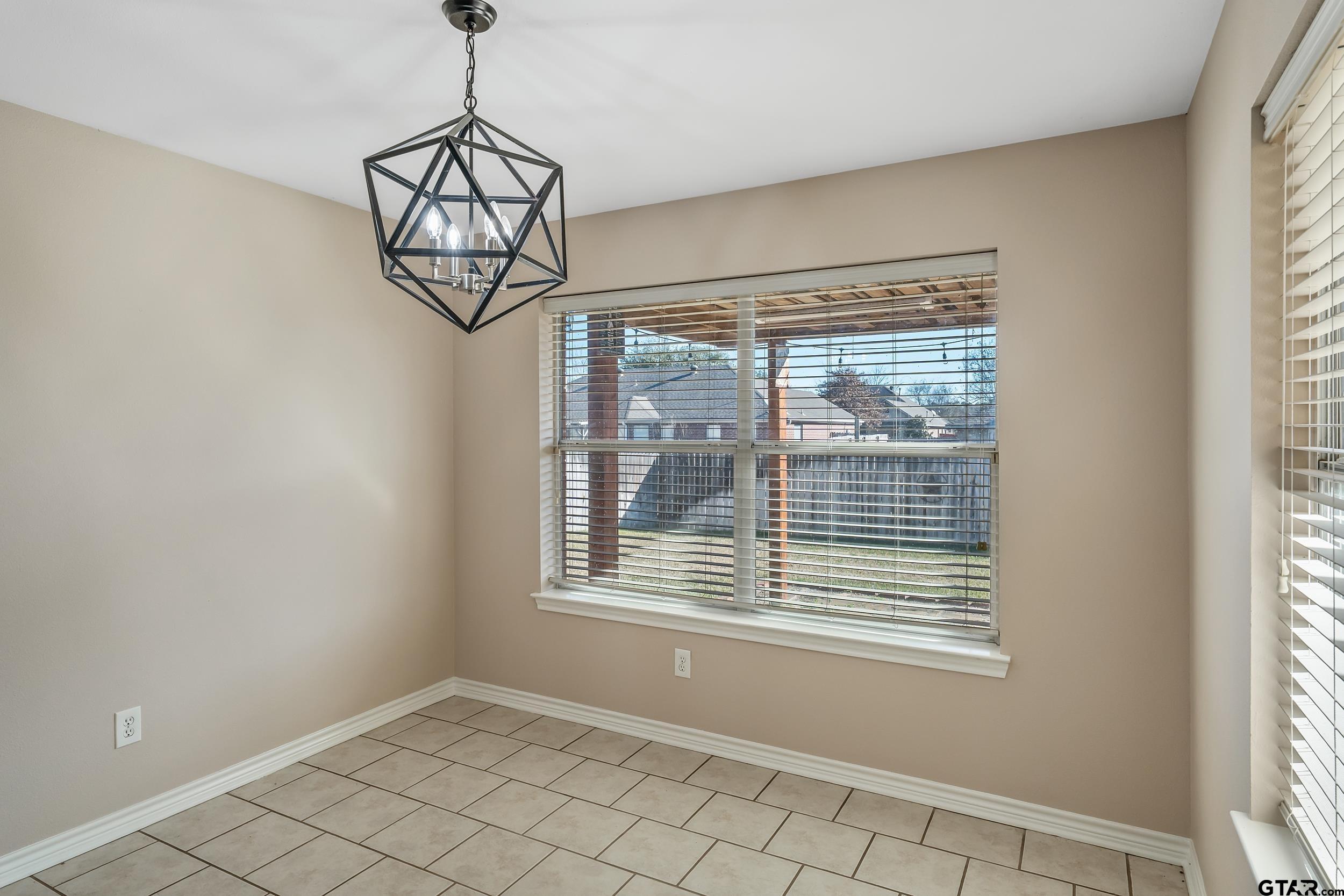 411 Amanda Ct