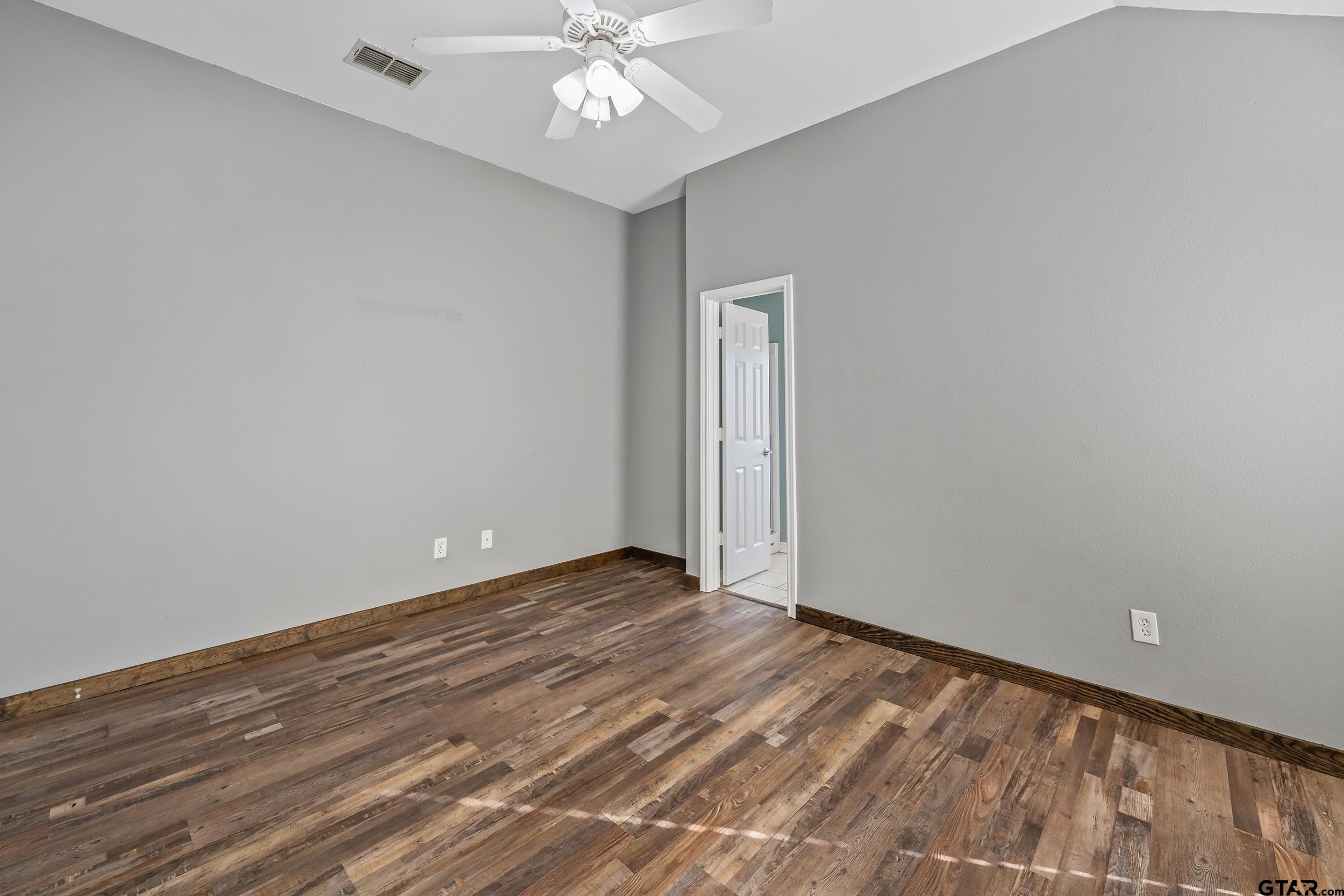 411 Amanda Ct
