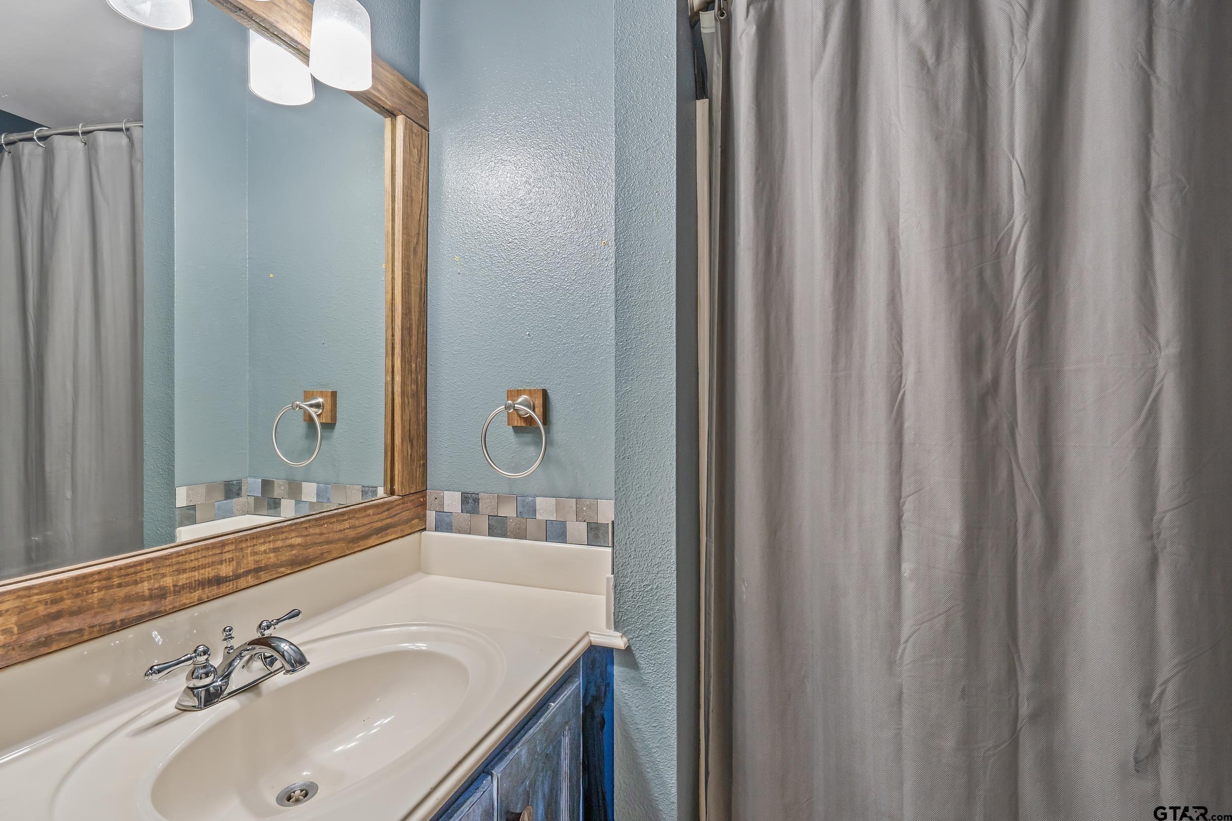 411 Amanda Ct