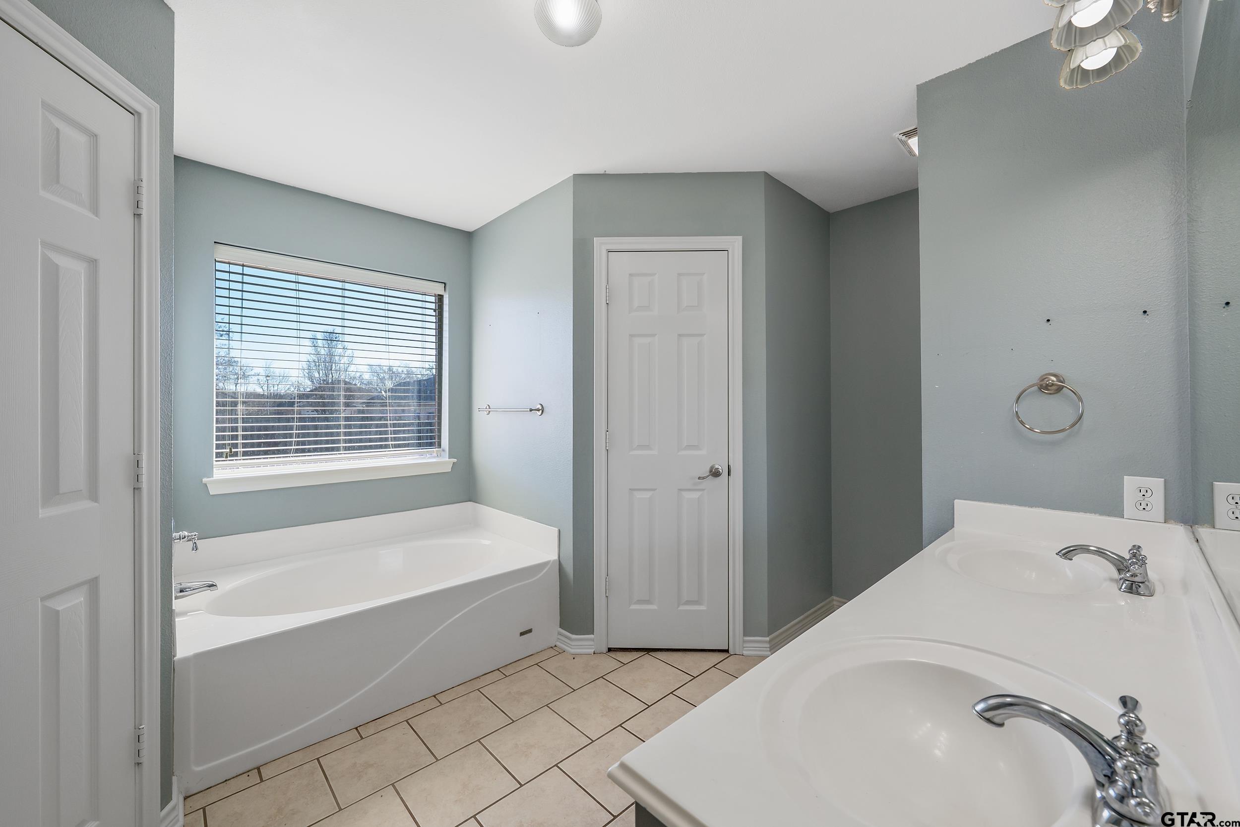 411 Amanda Ct