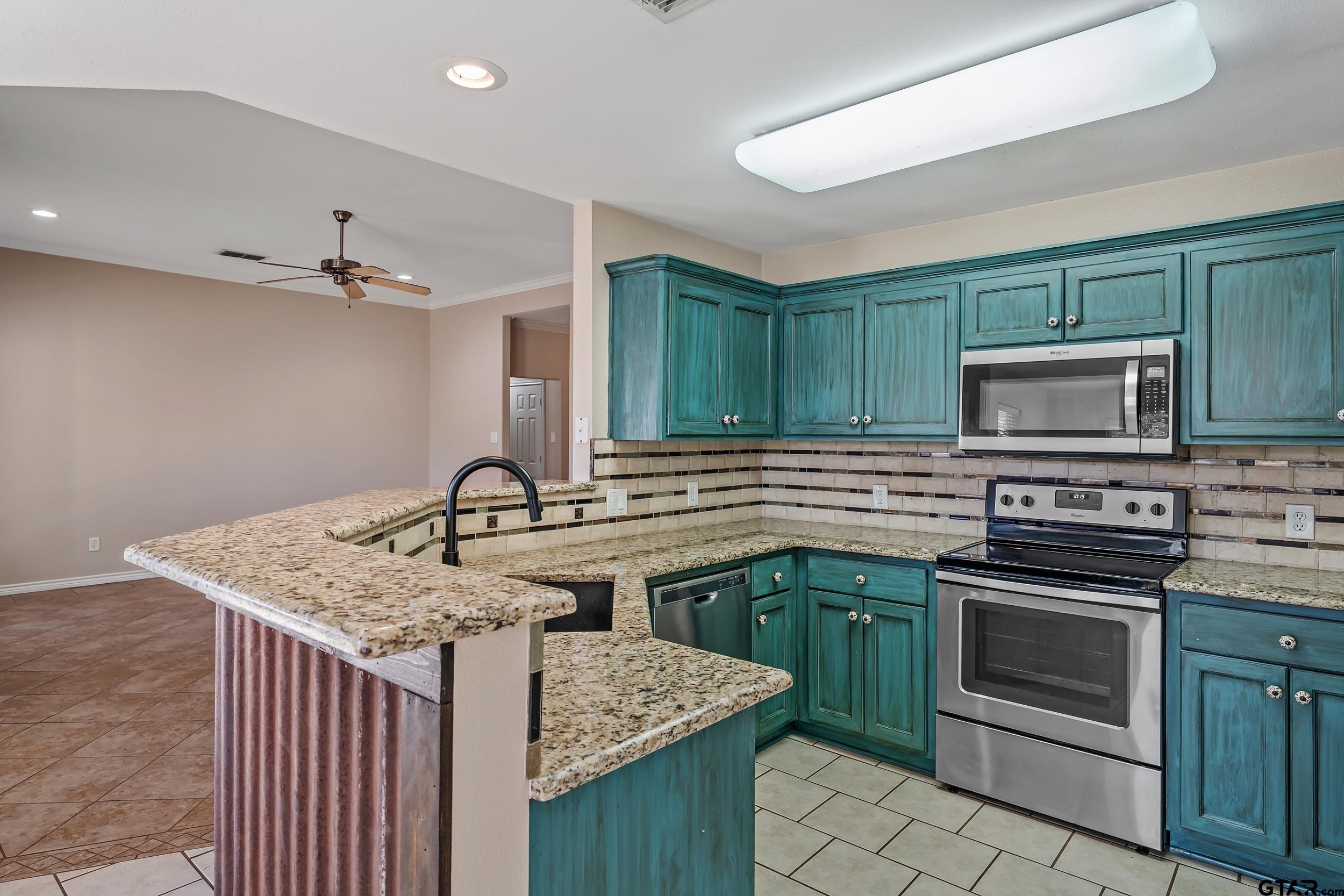 411 Amanda Ct