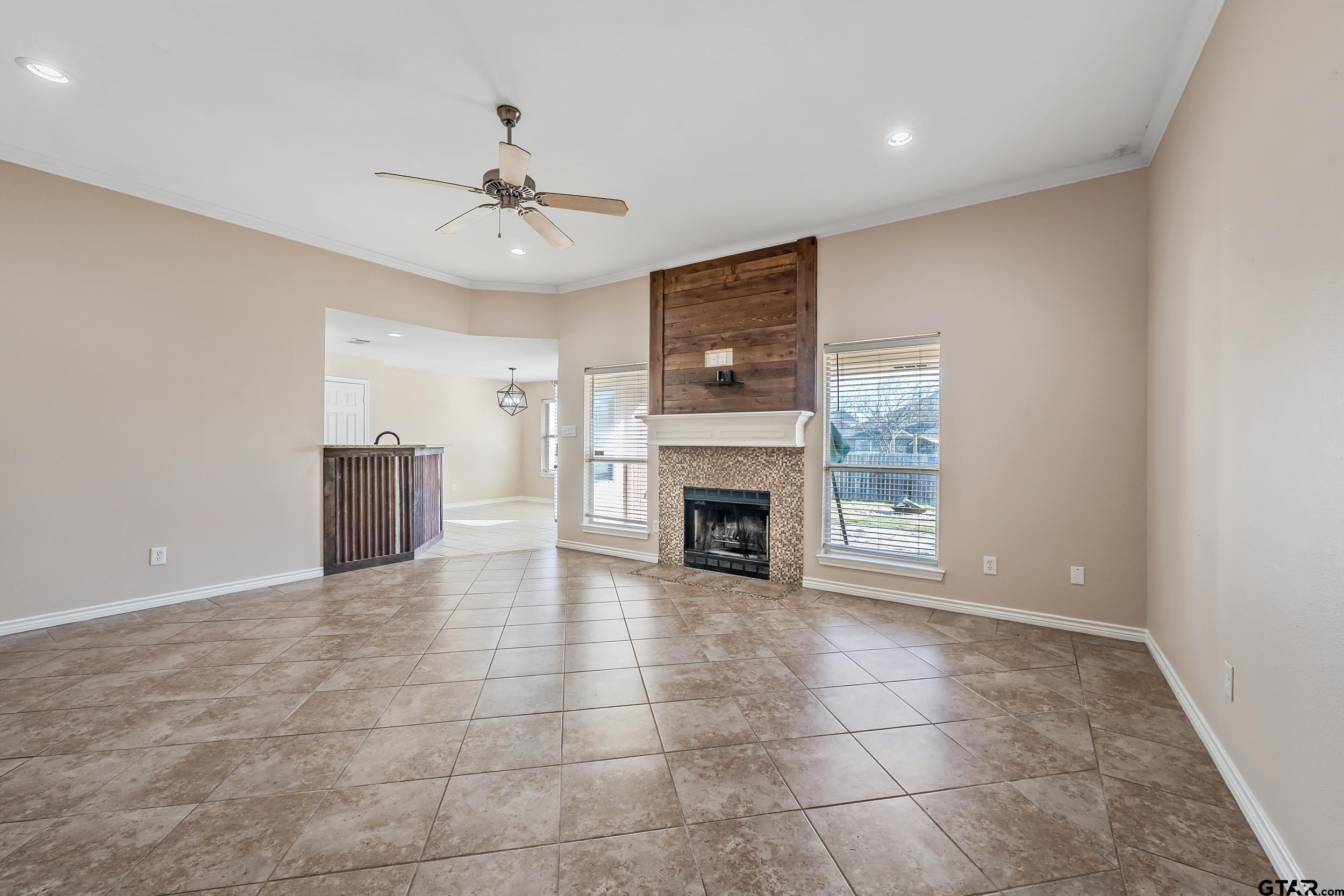 411 Amanda Ct