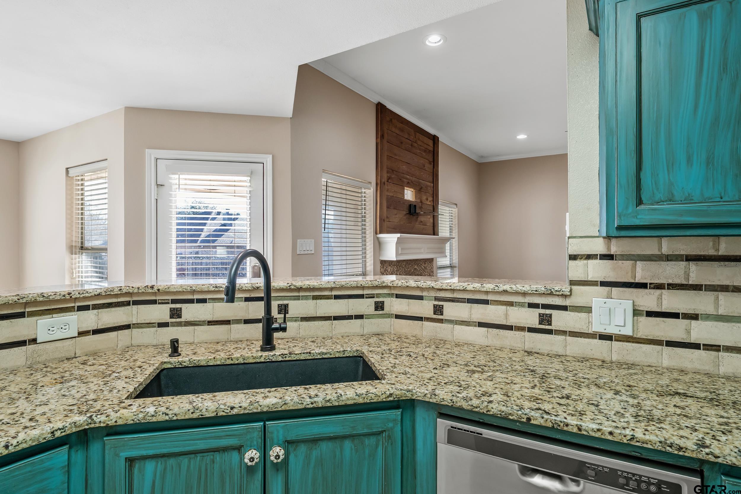 411 Amanda Ct