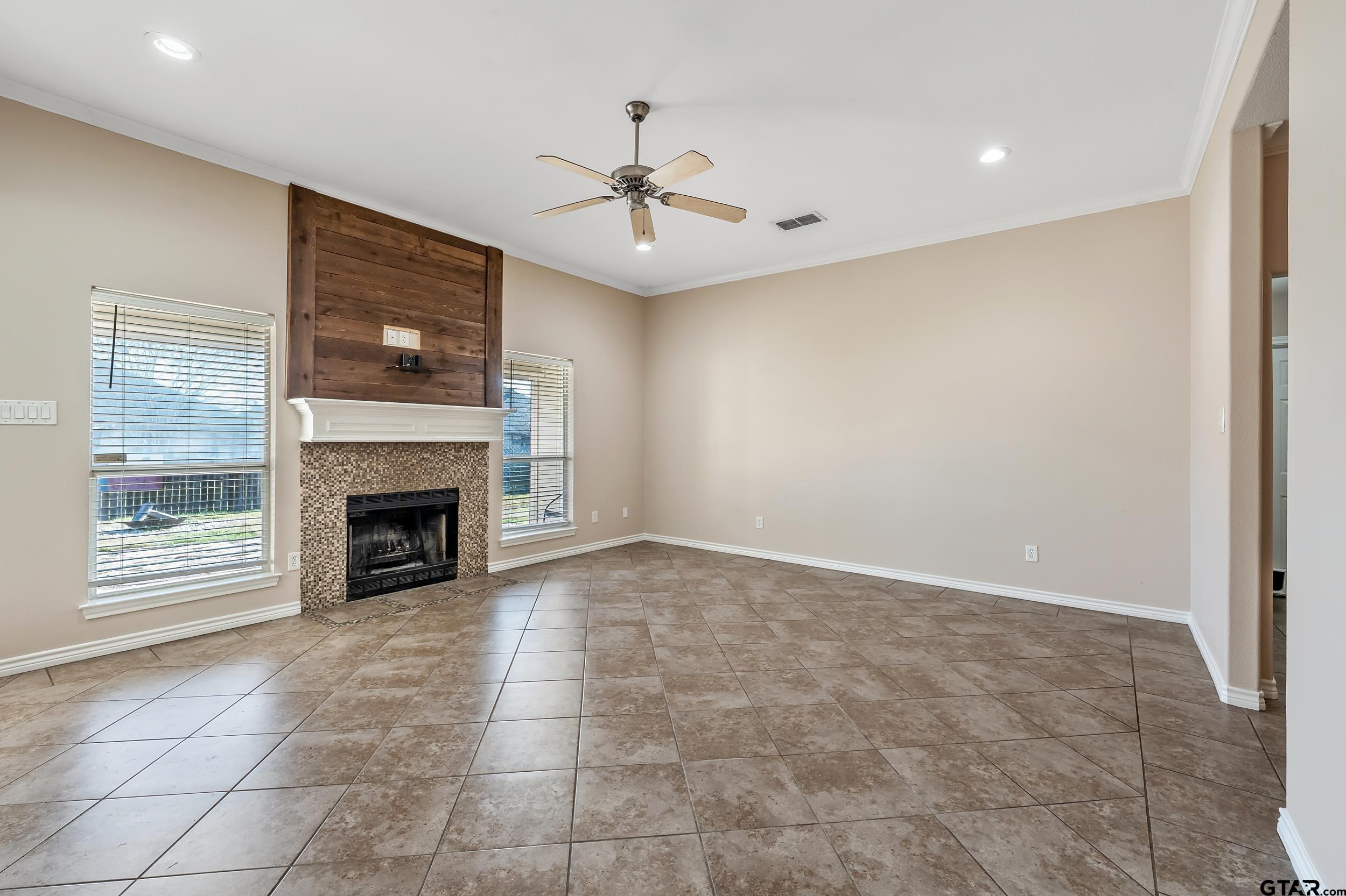 411 Amanda Ct