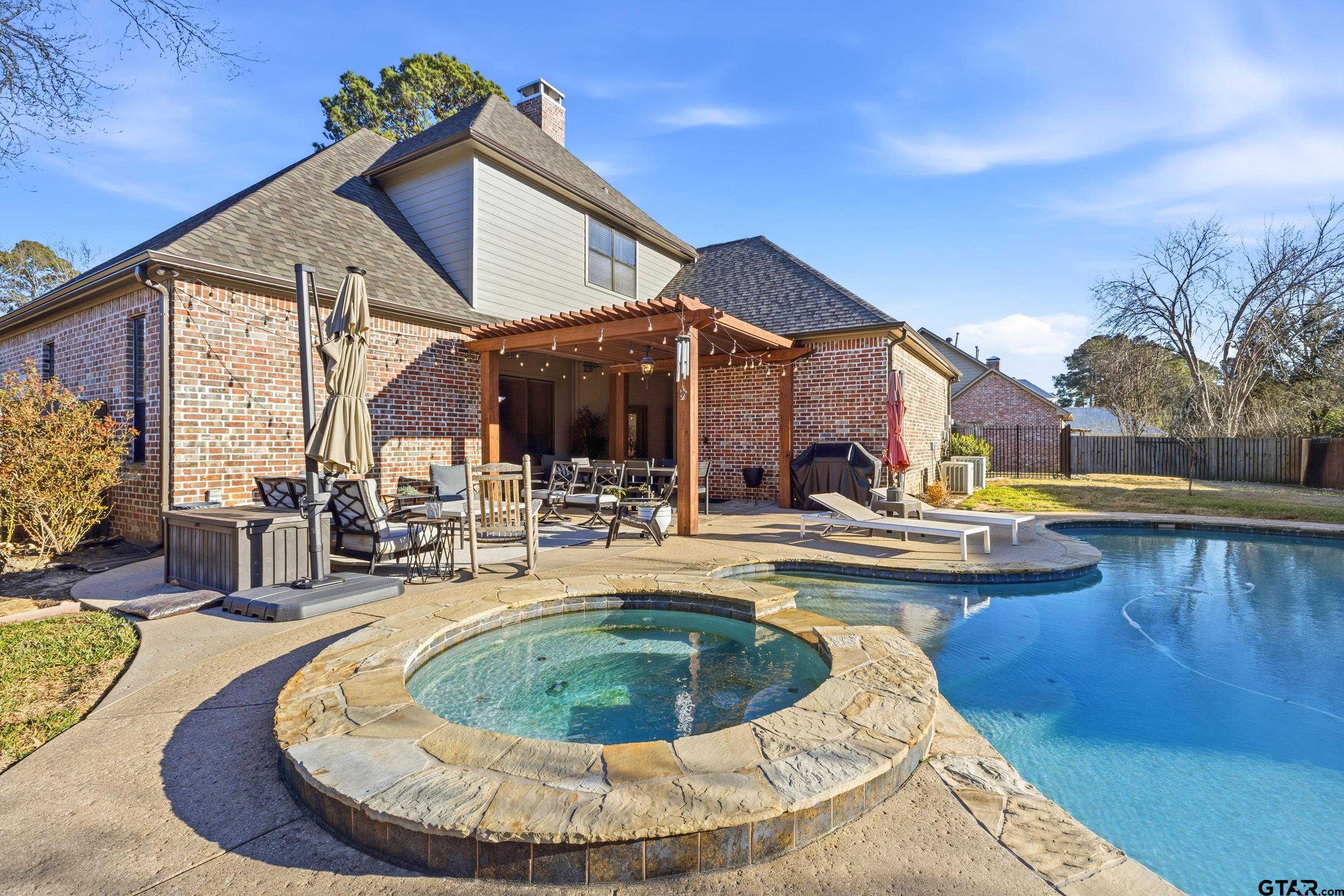 3727 Winding Way