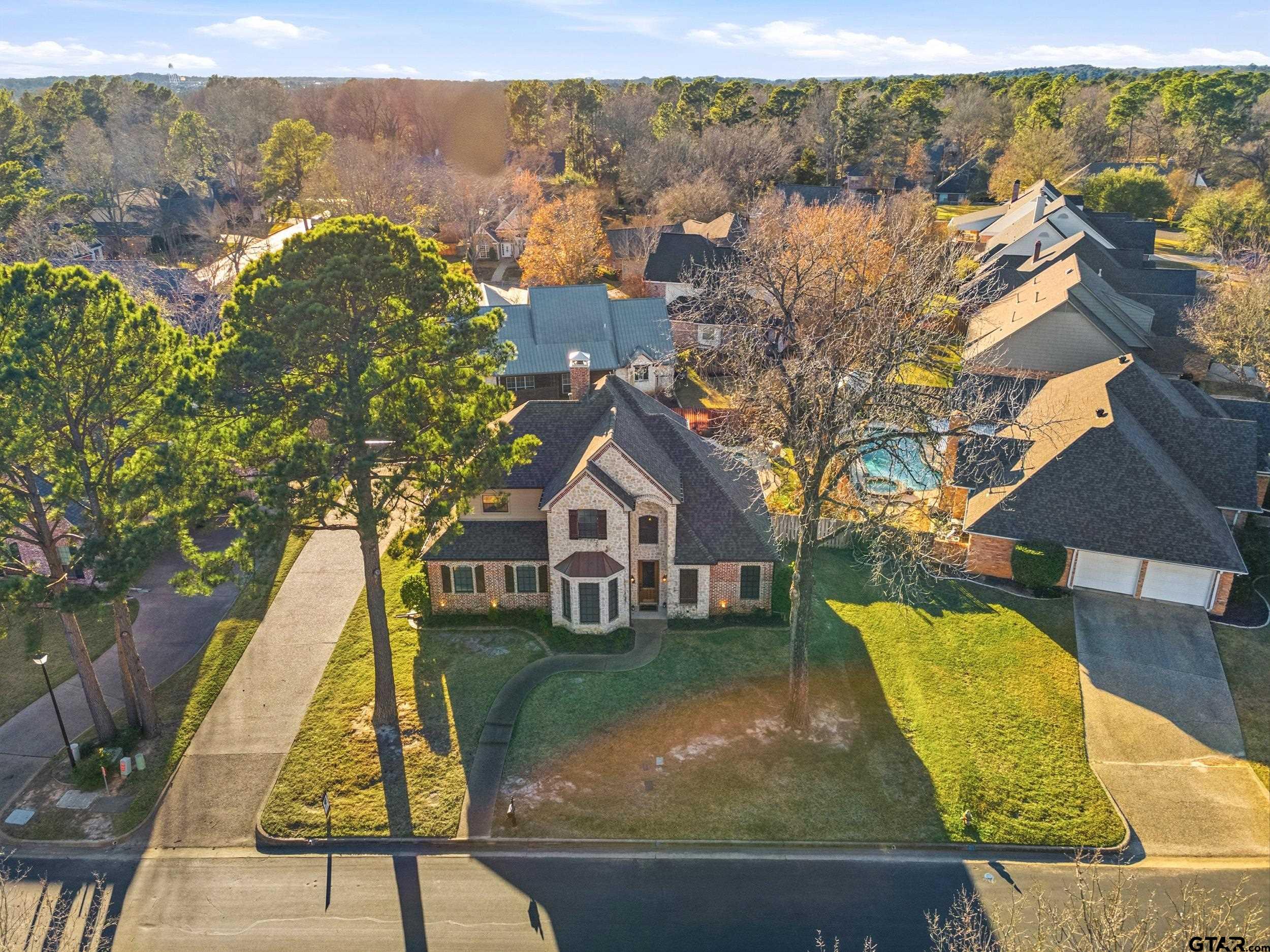 3727 Winding Way