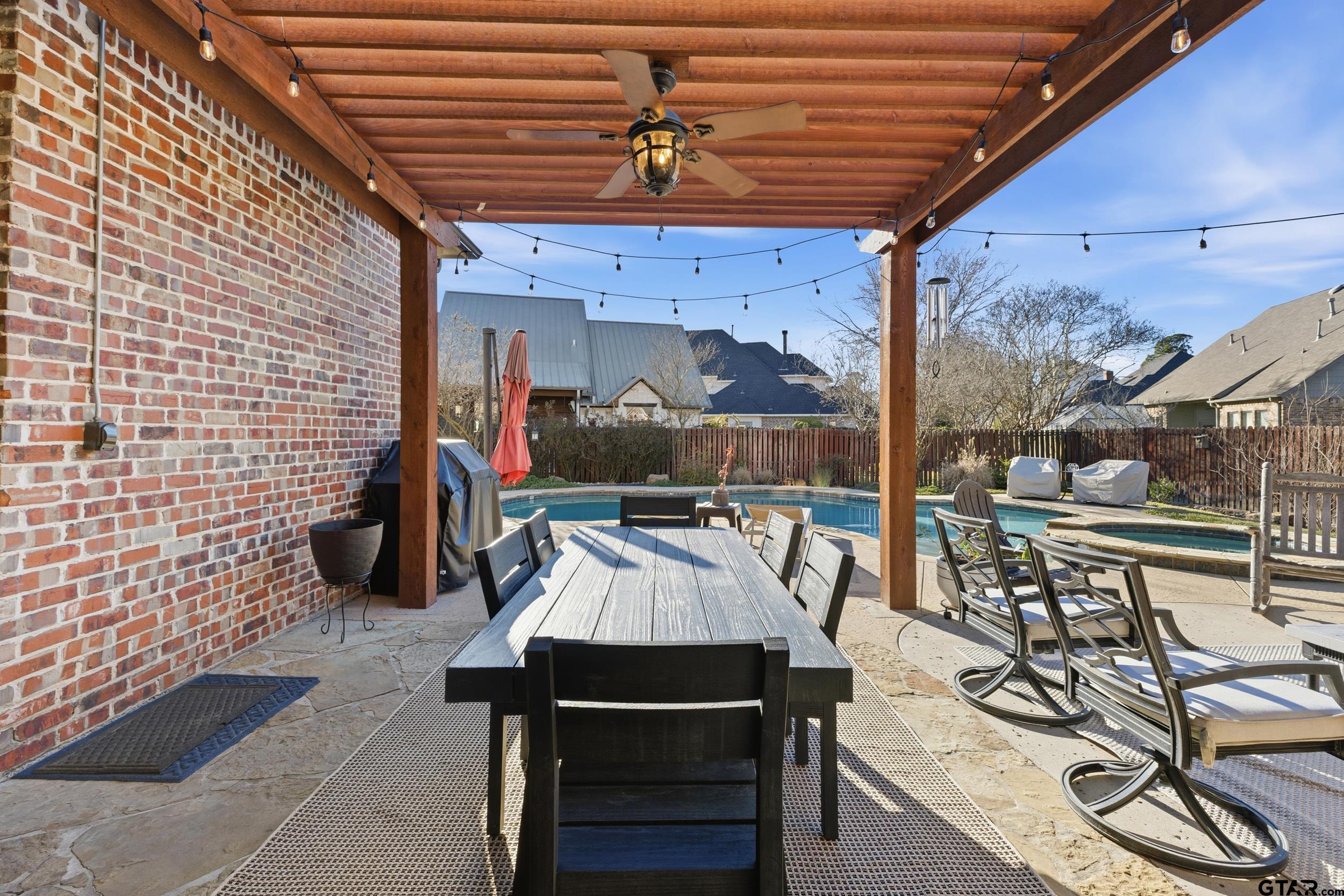 3727 Winding Way