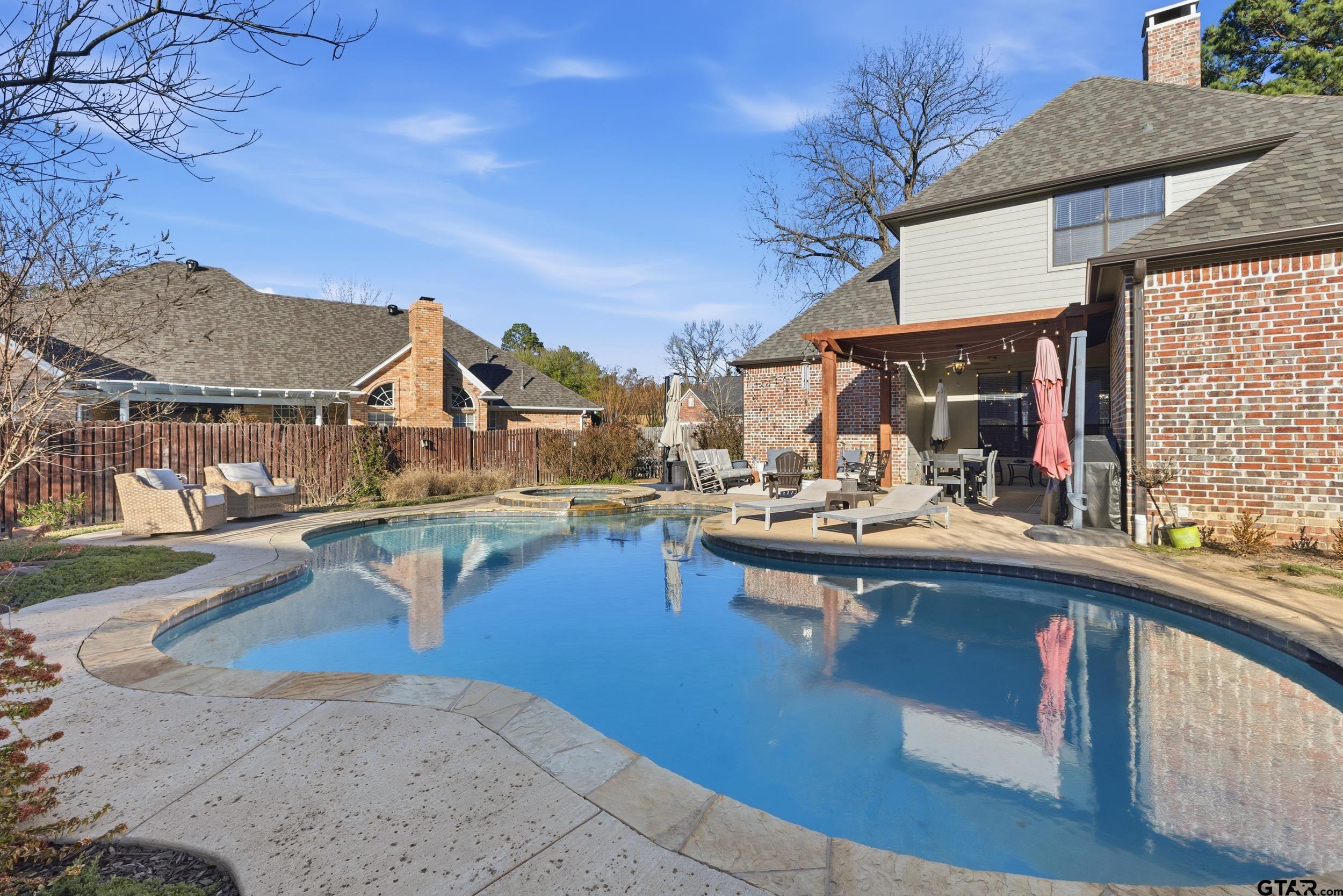 3727 Winding Way