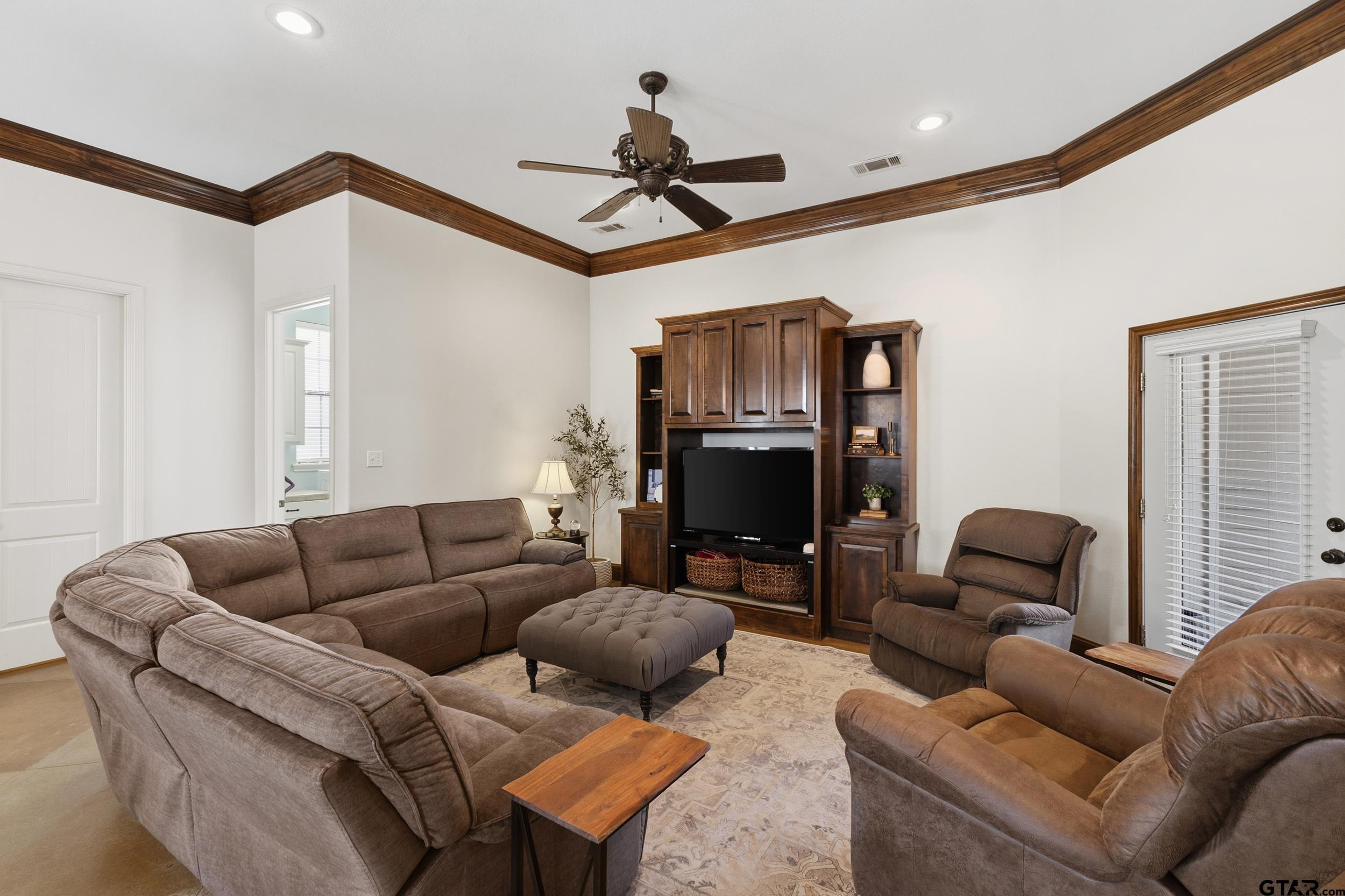 3727 Winding Way