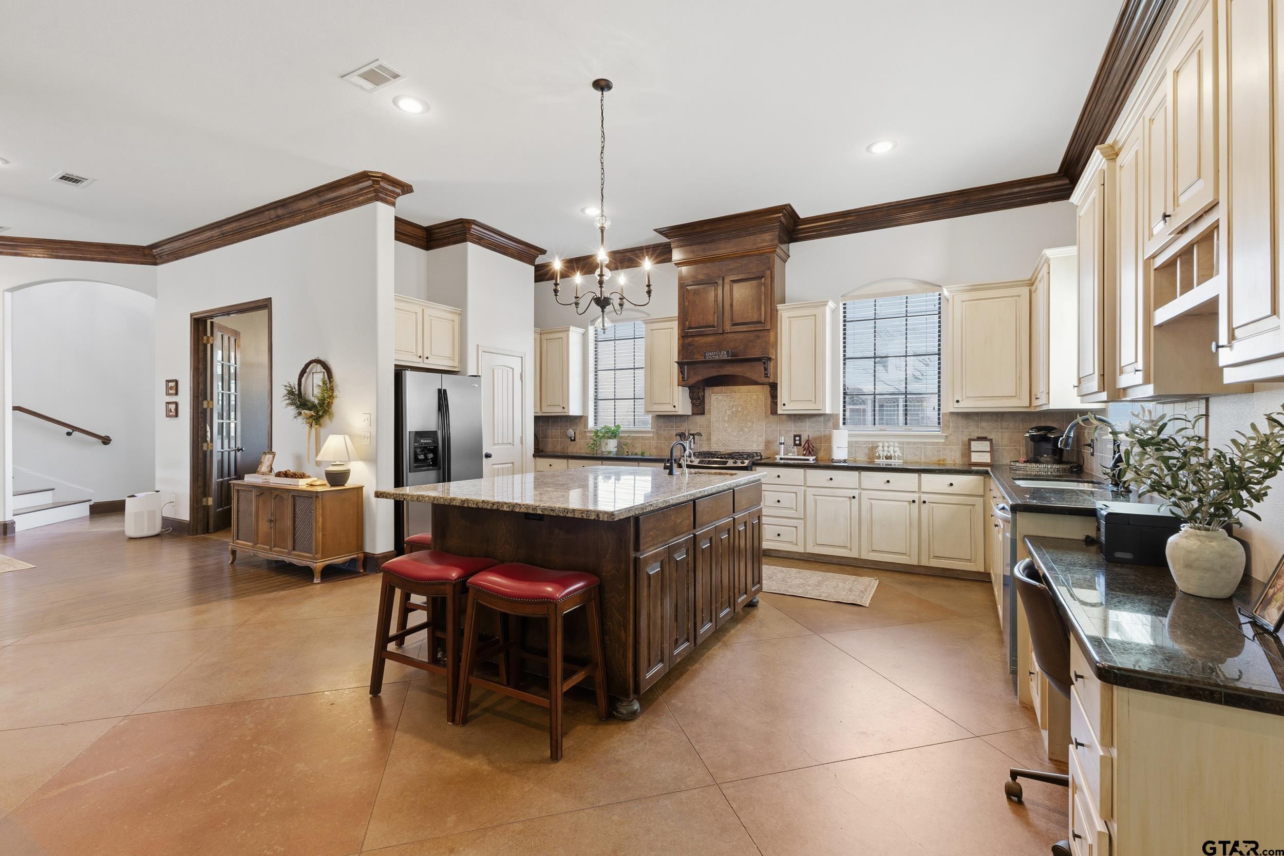 3727 Winding Way