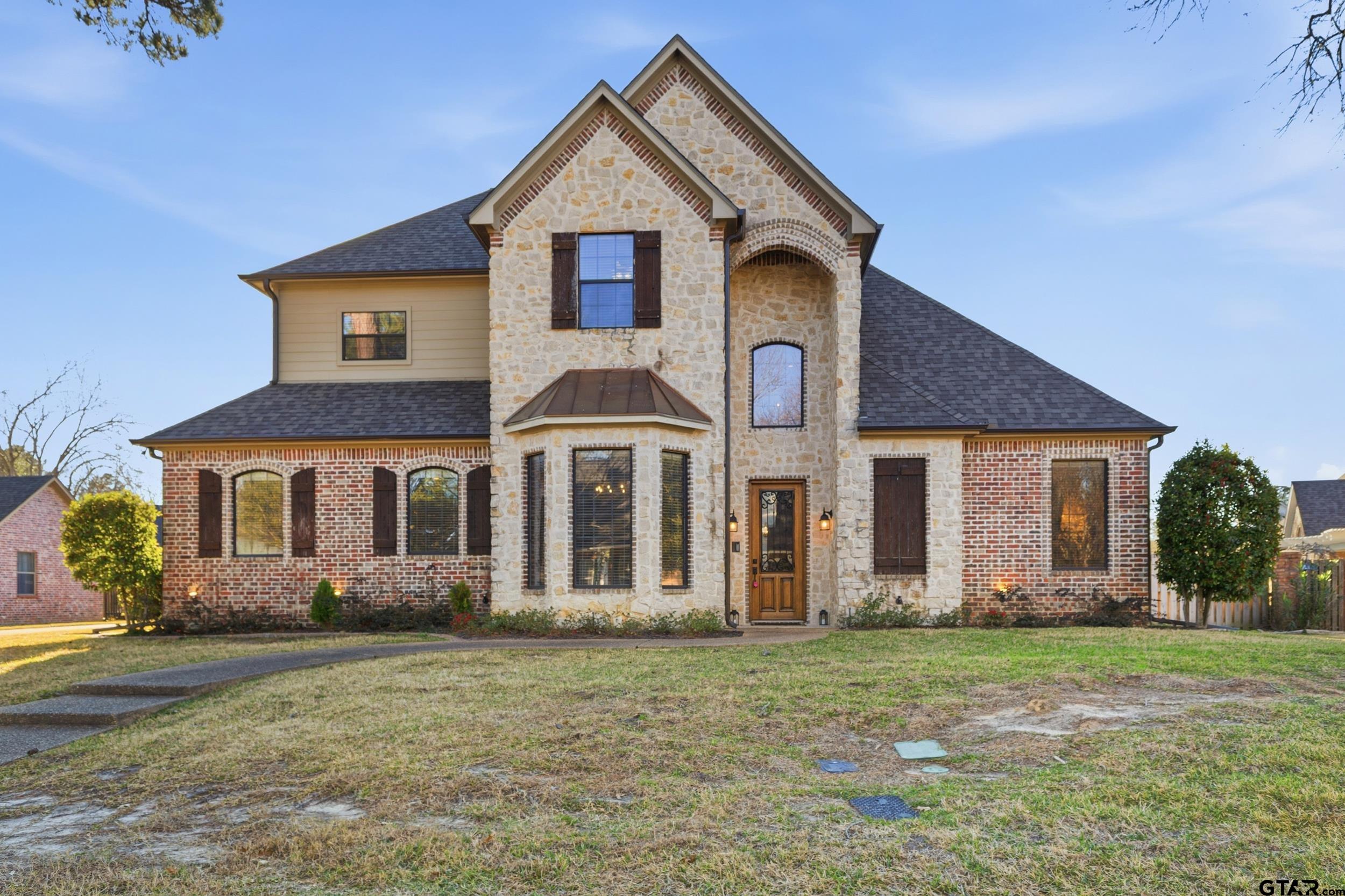 3727 Winding Way