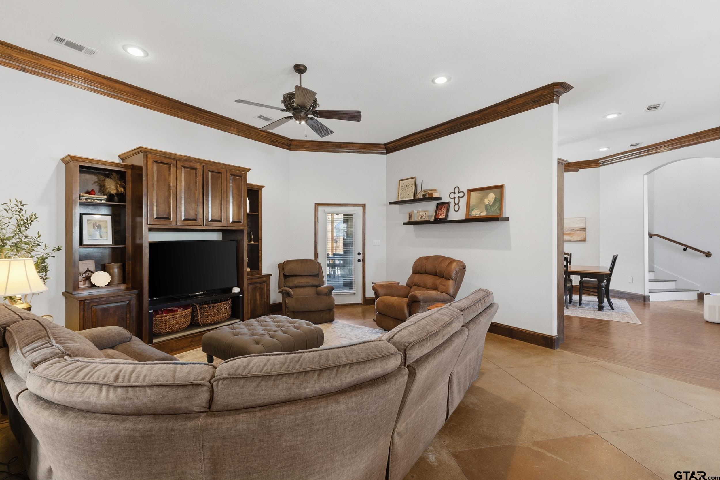 3727 Winding Way