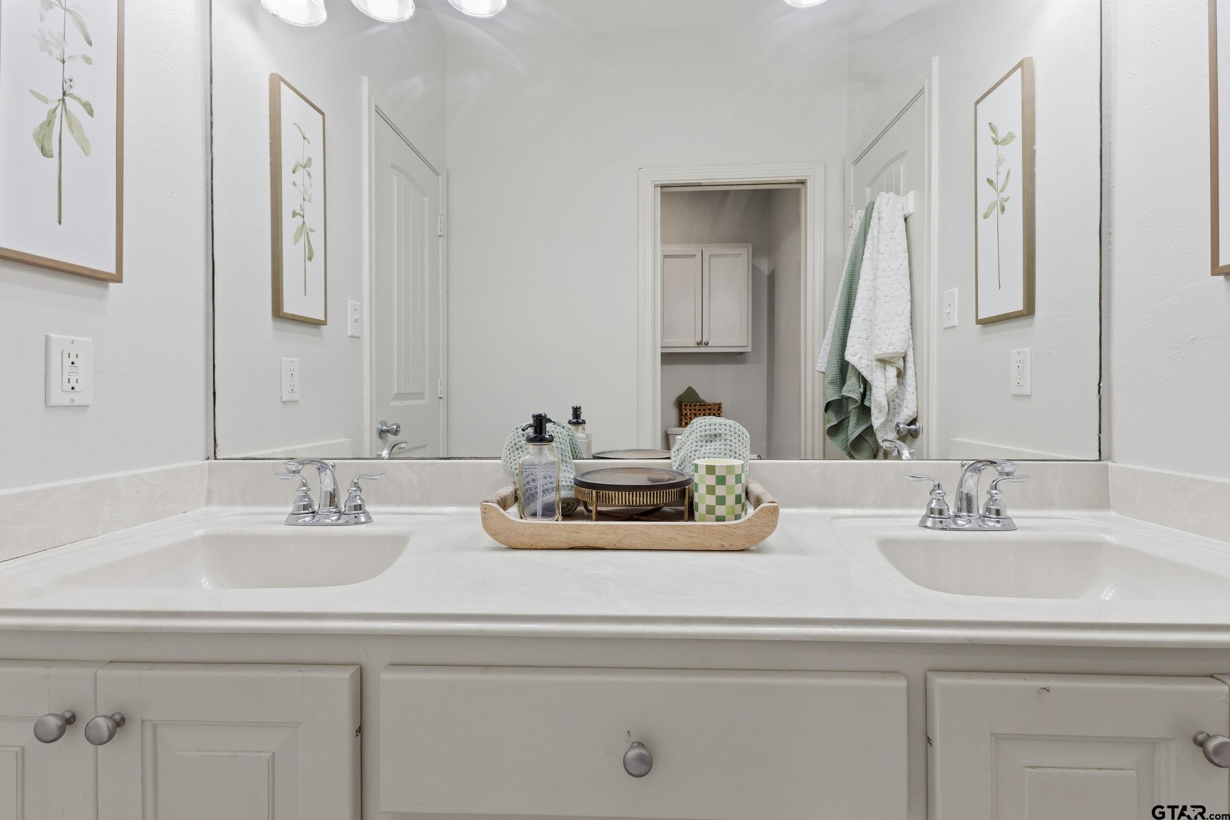 3727 Winding Way