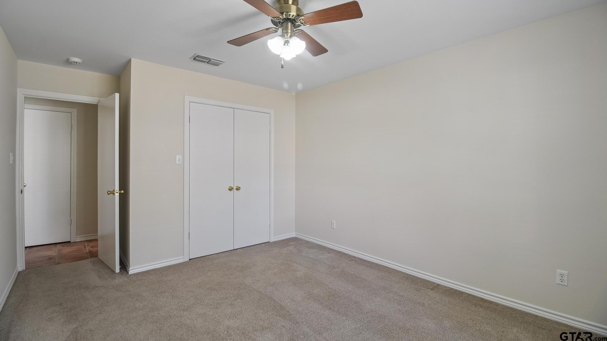 5401 Hollytree Dr #602