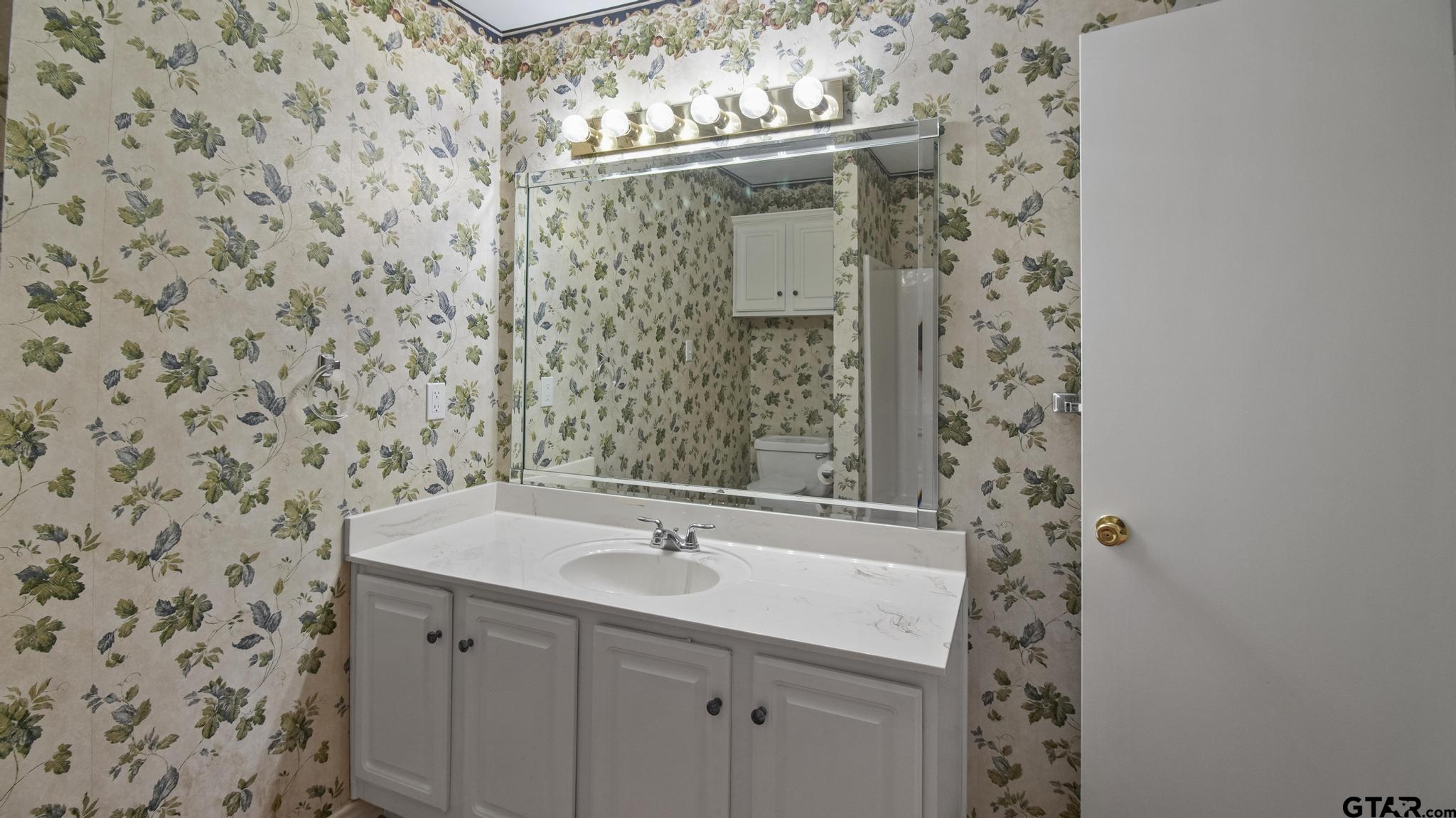 5401 Hollytree Dr #602