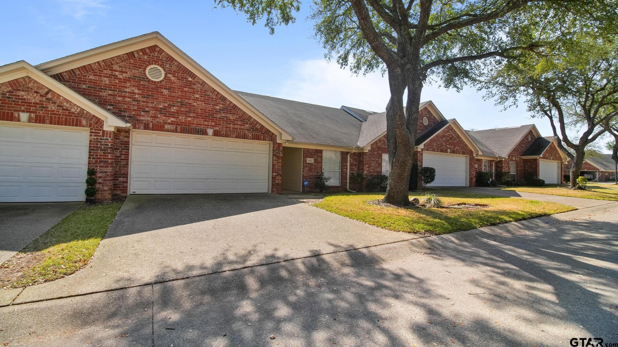 5401 Hollytree Dr #602