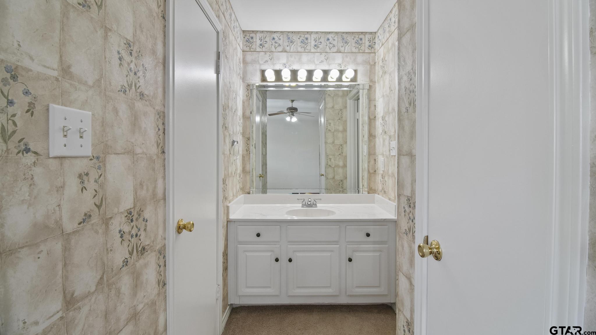 5401 Hollytree Dr #602