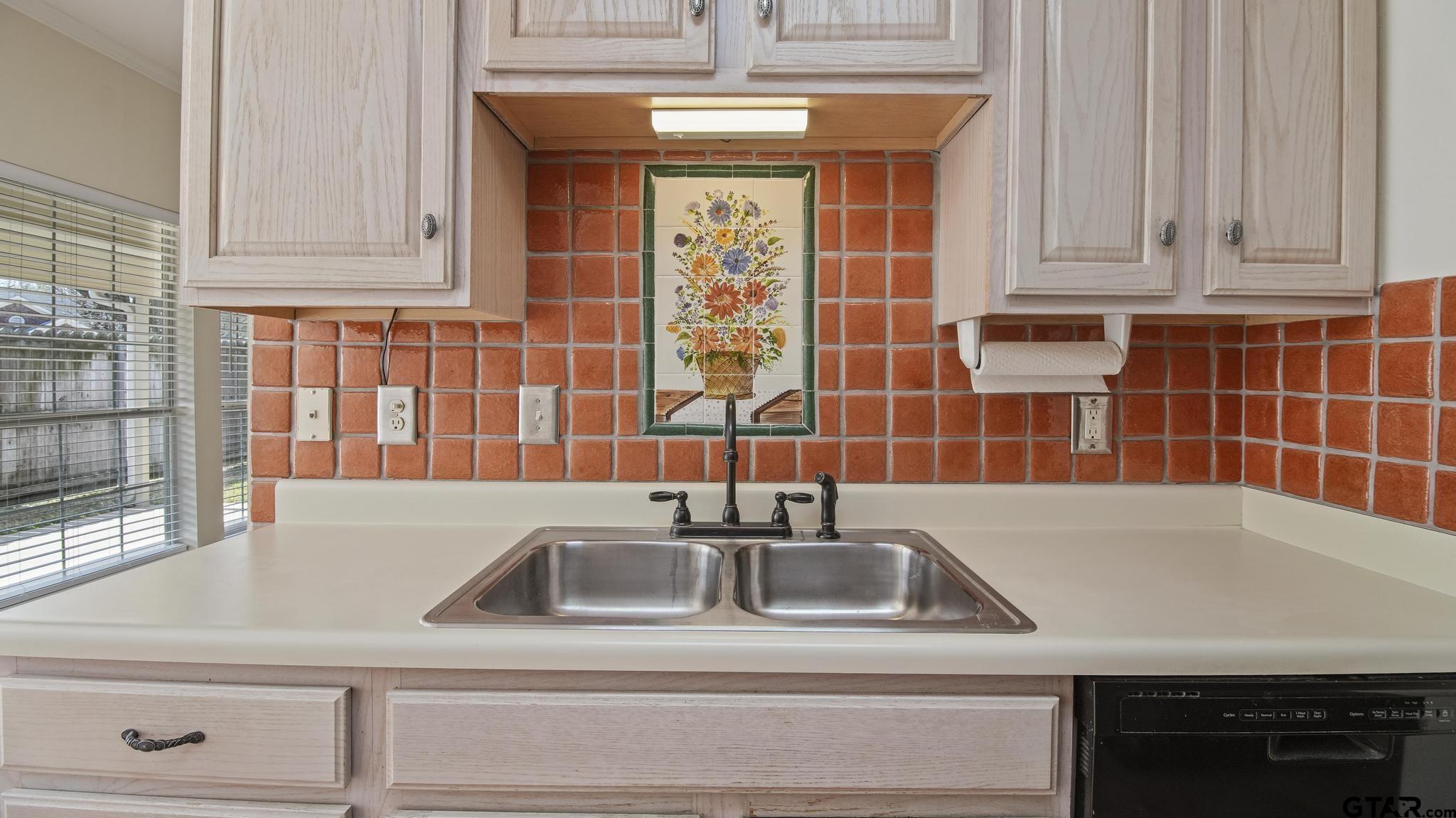 5401 Hollytree Dr #602