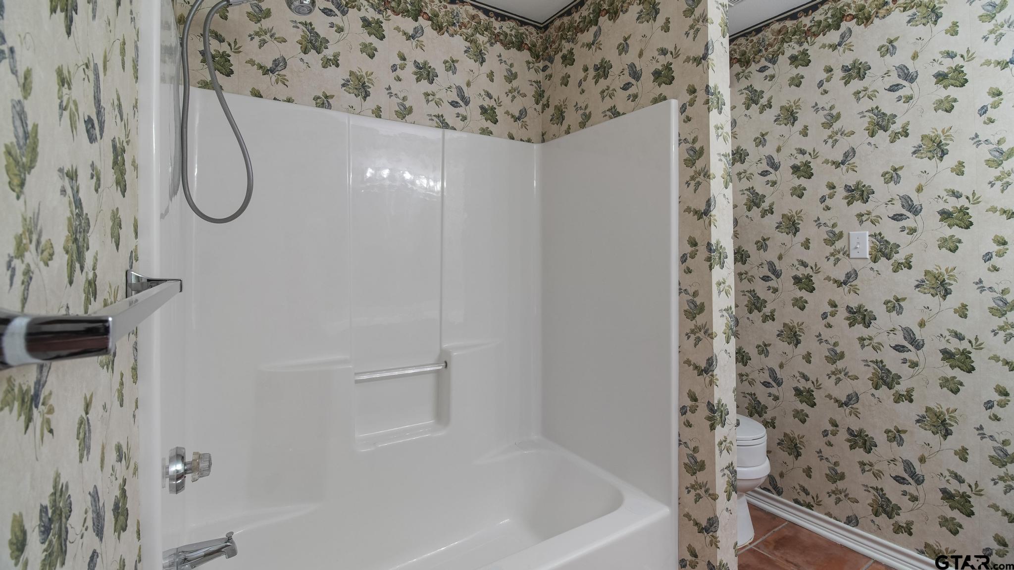 5401 Hollytree Dr #602