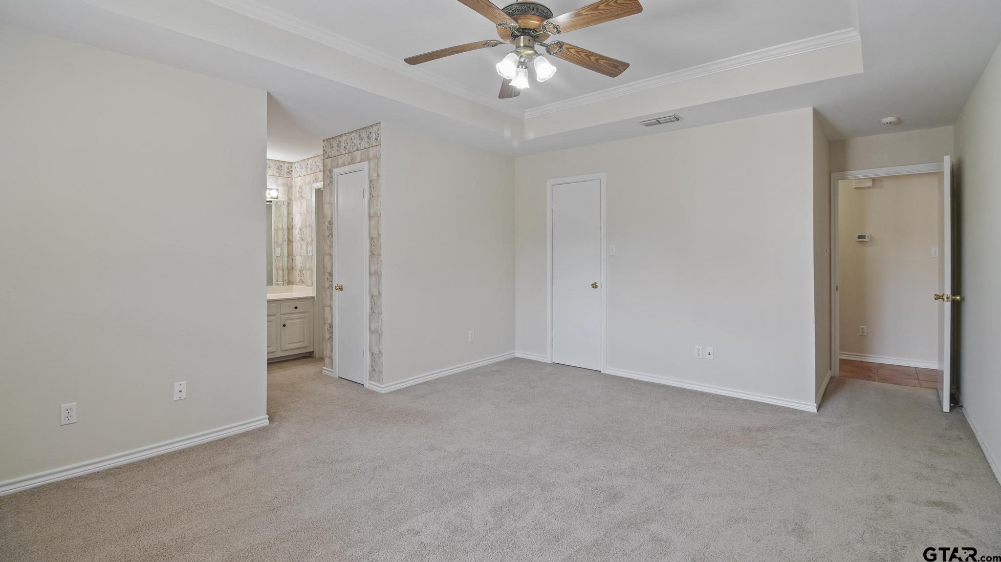 5401 Hollytree Dr #602