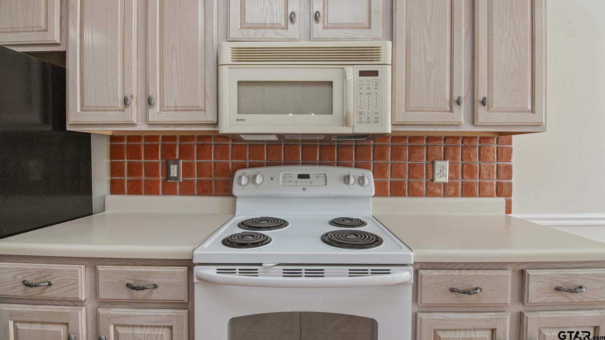 5401 Hollytree Dr #602